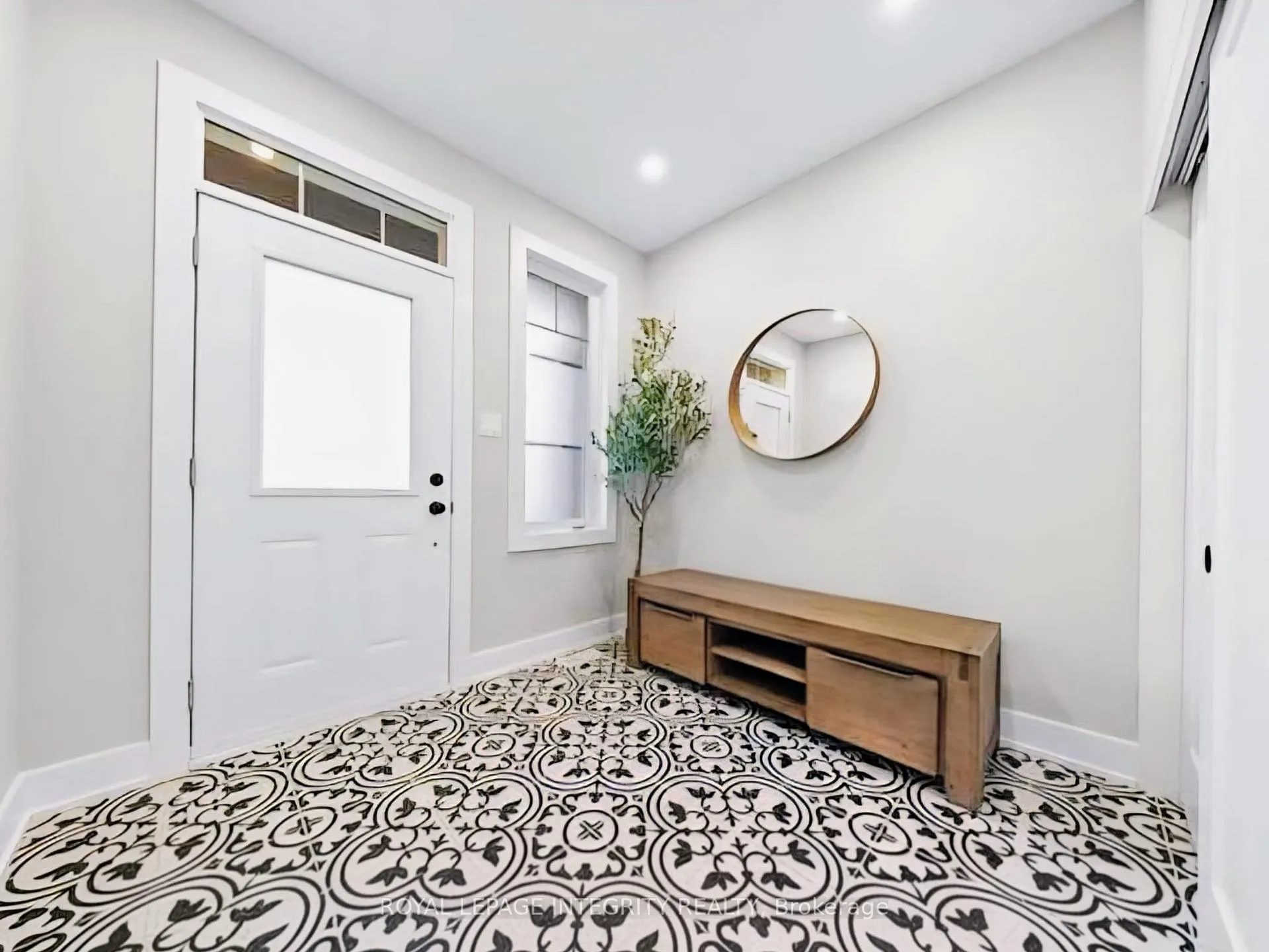 Photo 2 of 332 Haliburton Heights, Ottawa, Kanata - Emerald Meadows/Trailwest — HOMEH