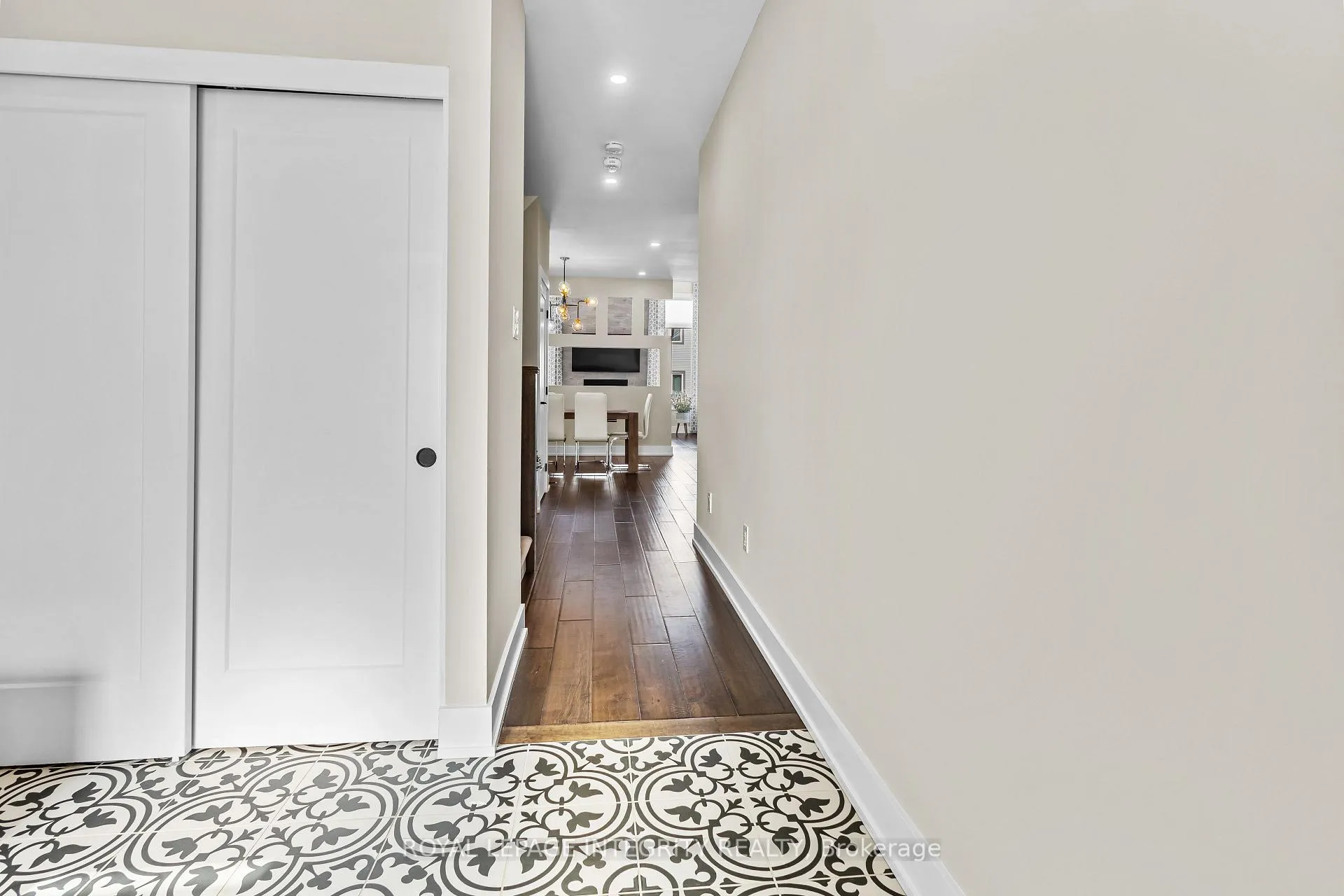 Photo 3 of 332 Haliburton Heights, Ottawa, Kanata - Emerald Meadows/Trailwest — HOMEH