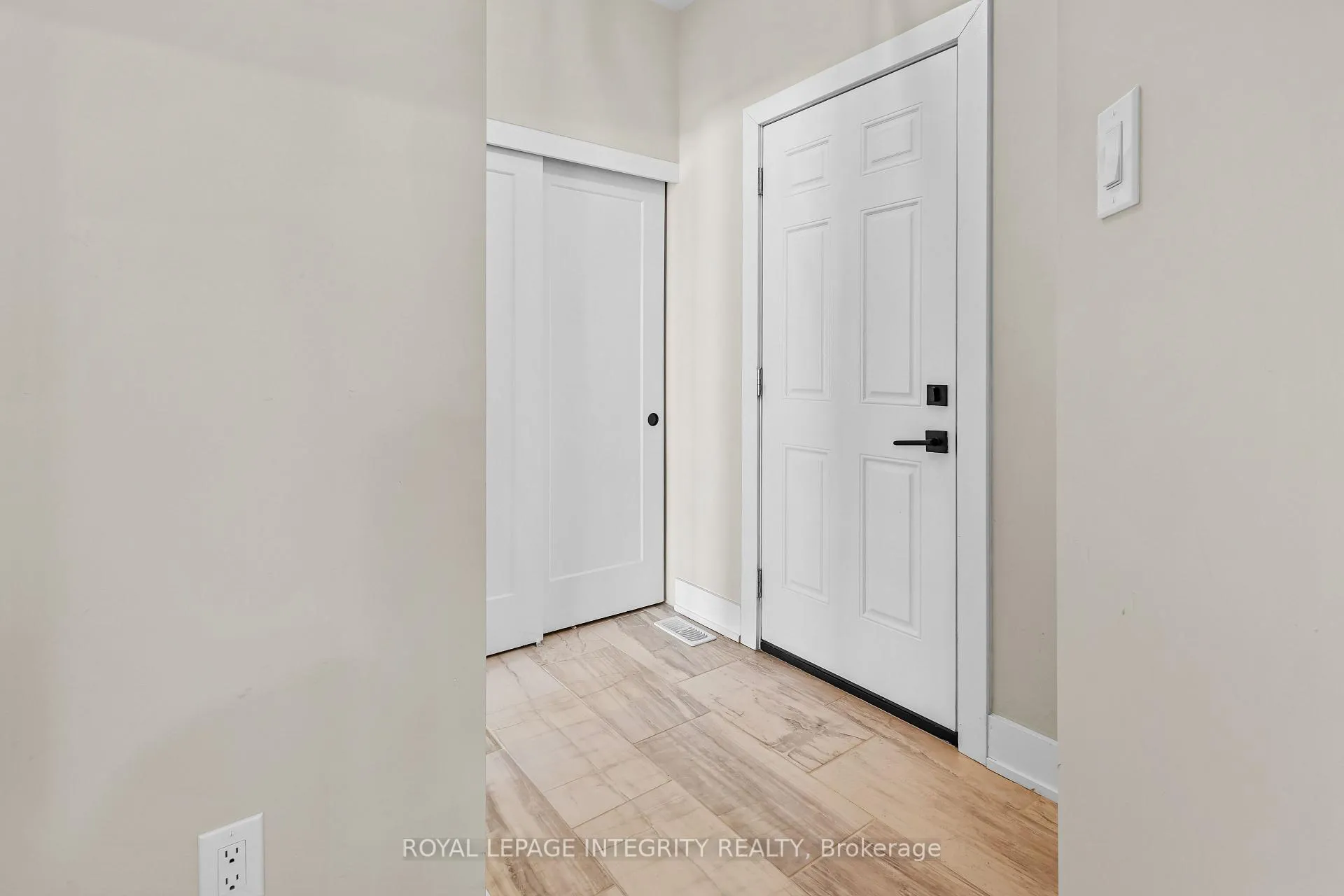 Photo 15 of 332 Haliburton Heights, Ottawa, Kanata - Emerald Meadows/Trailwest — HOMEH