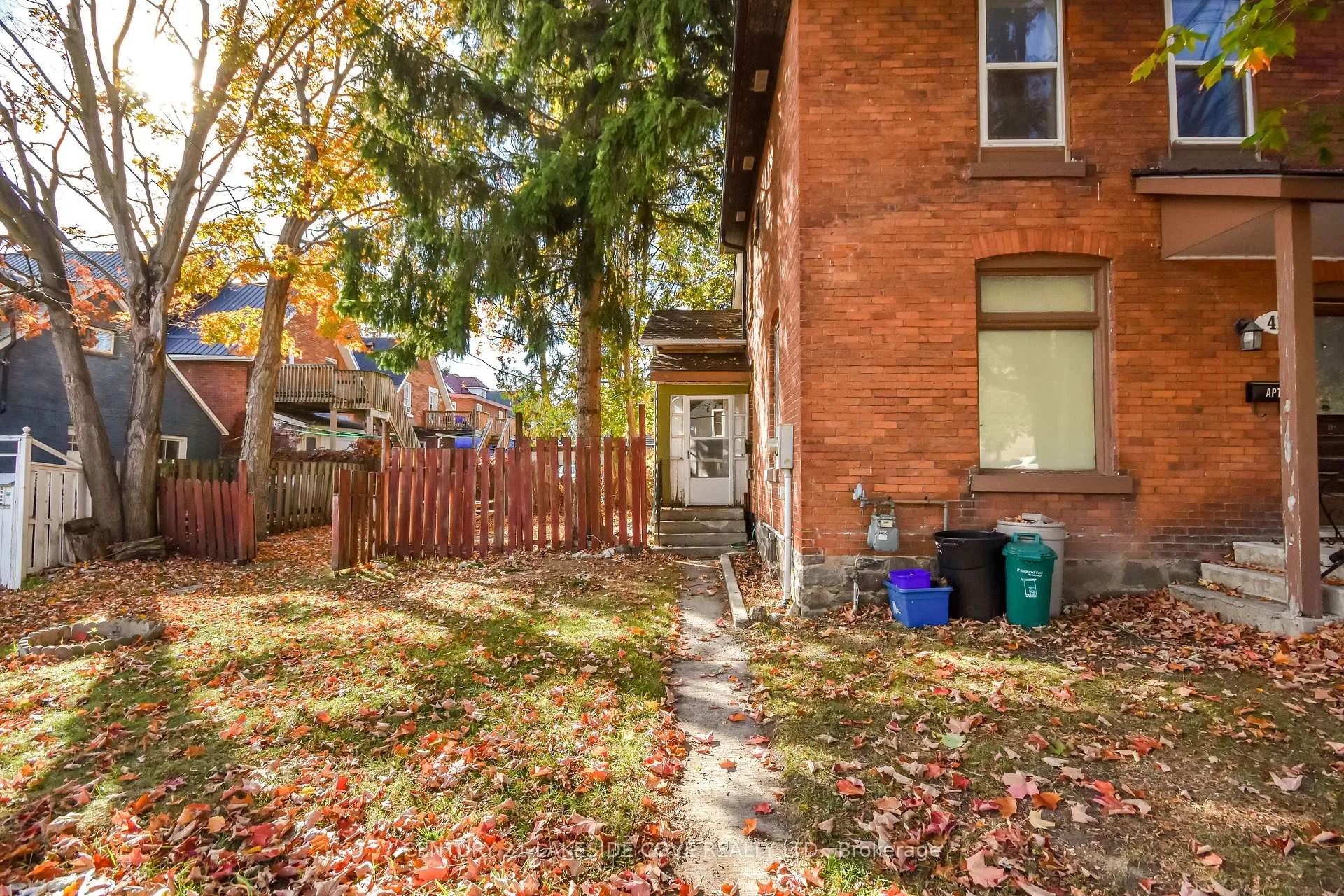Photo 3 of 41 Albert Street N, Orillia — HOMEH