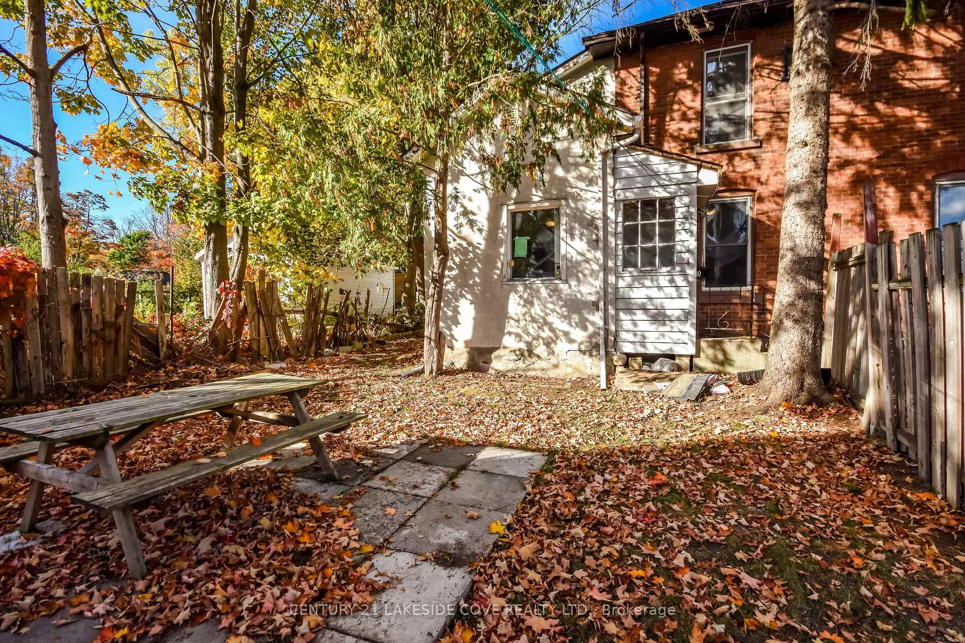Photo 4 of 41 Albert Street N, Orillia — HOMEH