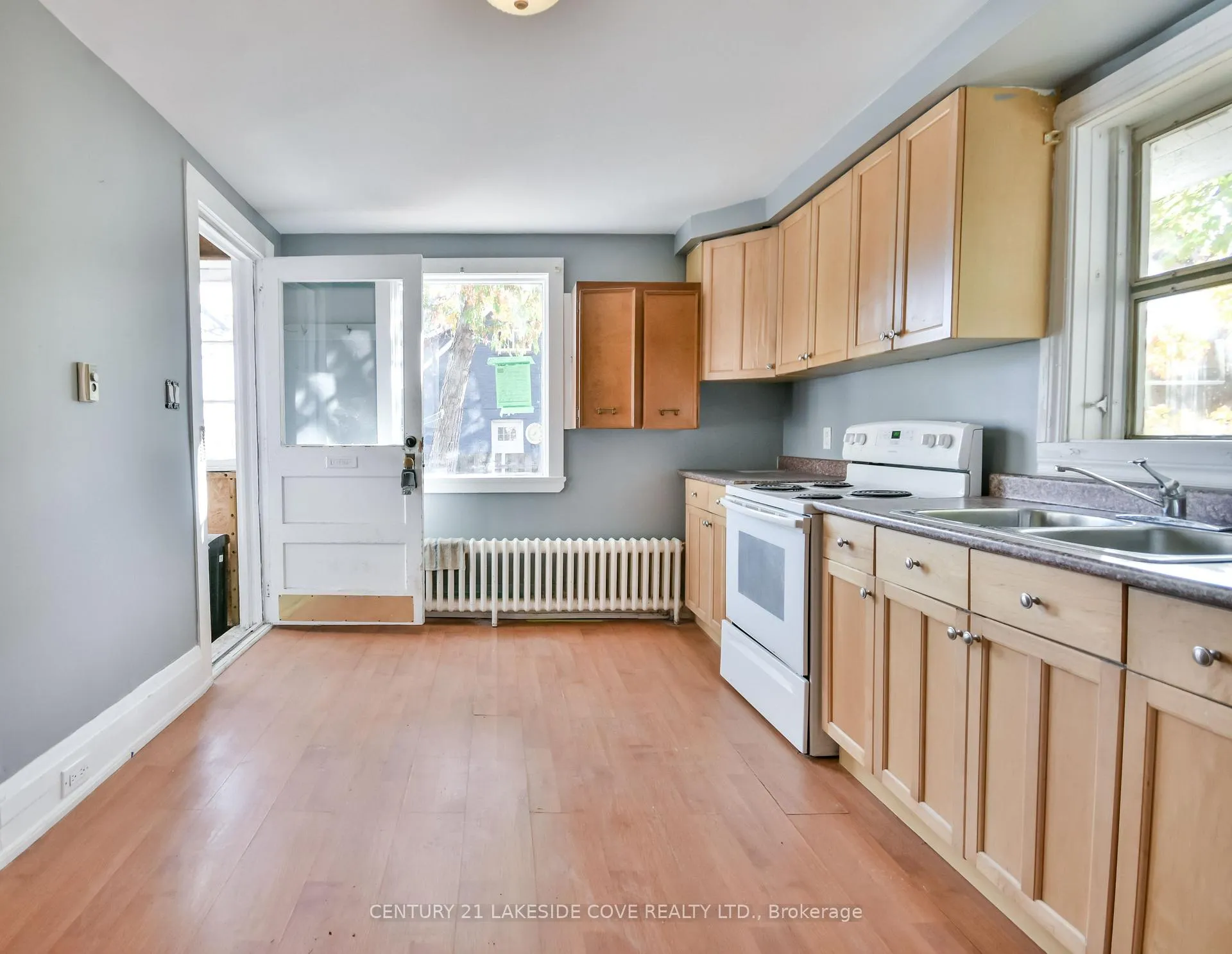 Photo 5 of 41 Albert Street N, Orillia — HOMEH