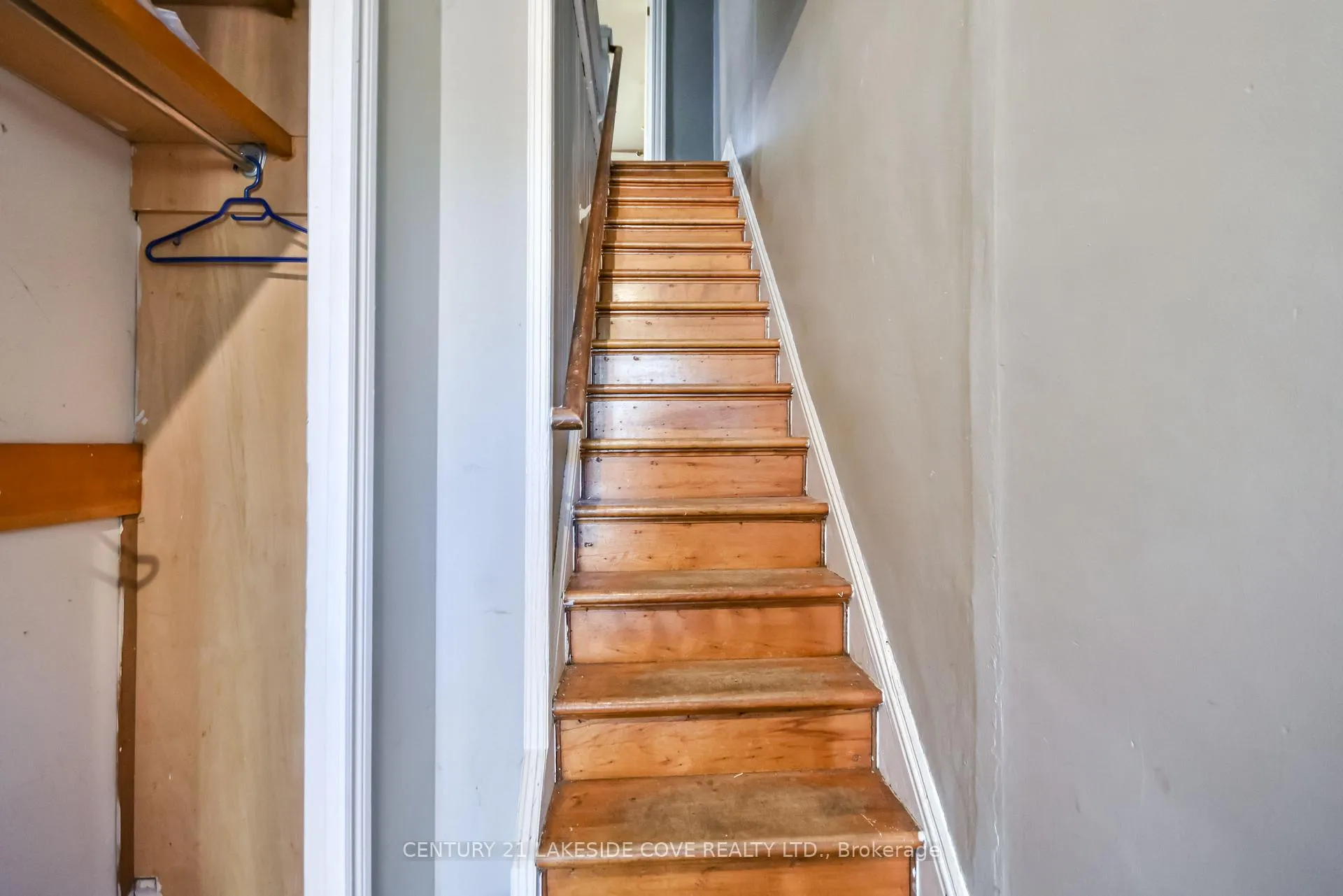 Photo 15 of 41 Albert Street N, Orillia — HOMEH