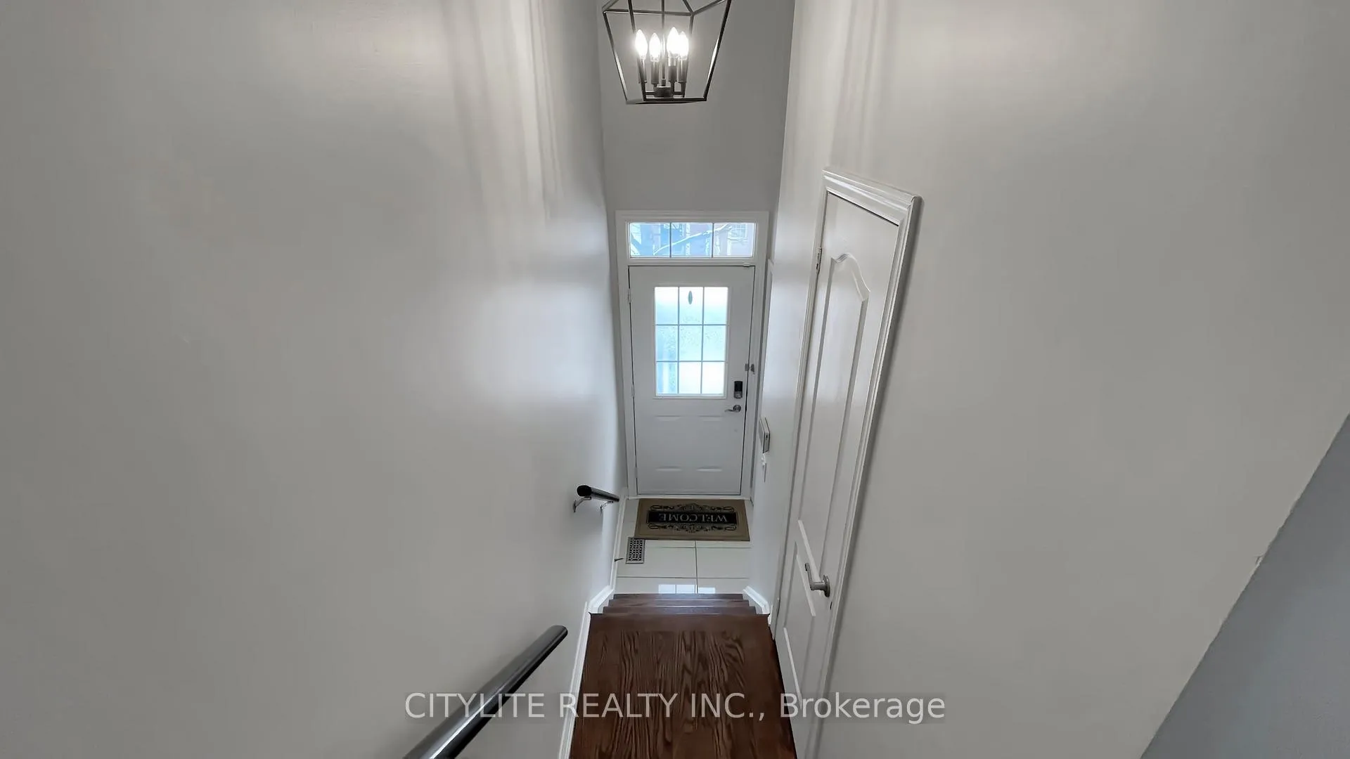 Photo 4 of 19 Annable Lane, Ajax, South East — HOMEH