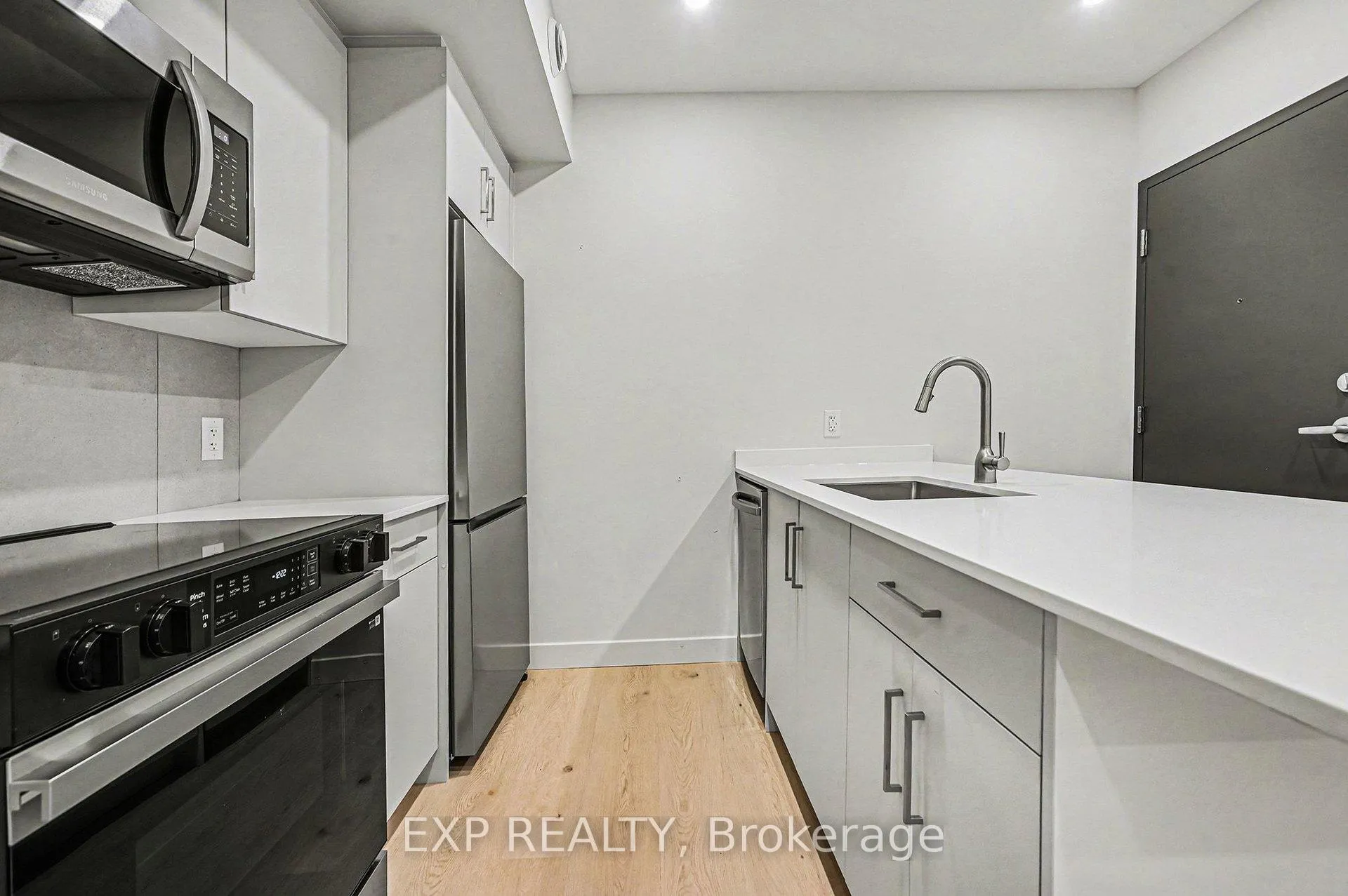 Photo 4 of Unit 5, 79 Marquette Avenue, Ottawa, Vanier — HOMEH