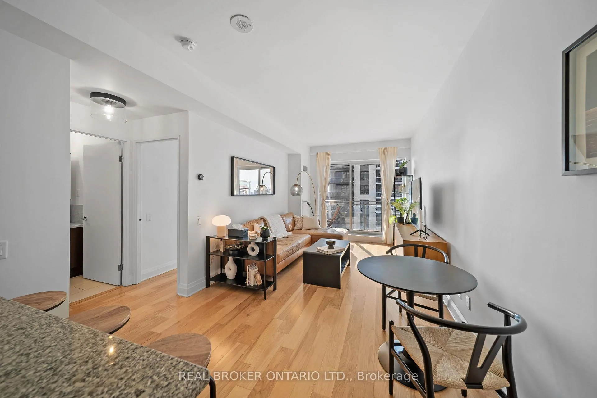 Photo 4 of Unit 1305, 83 Redpath Avenue, Toronto, Mount Pleasant West — HOMEH