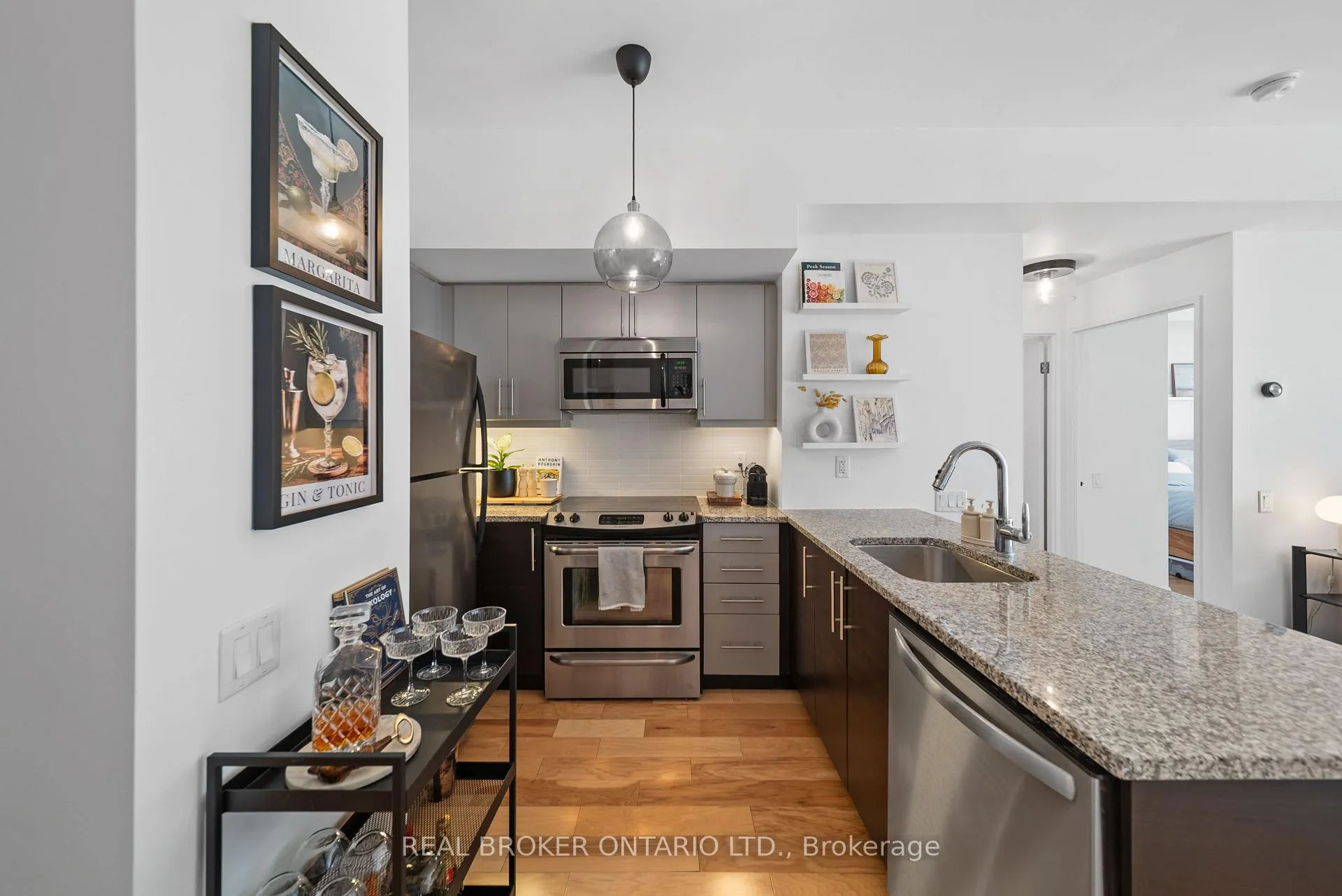 Photo 5 of Unit 1305, 83 Redpath Avenue, Toronto, Mount Pleasant West — HOMEH