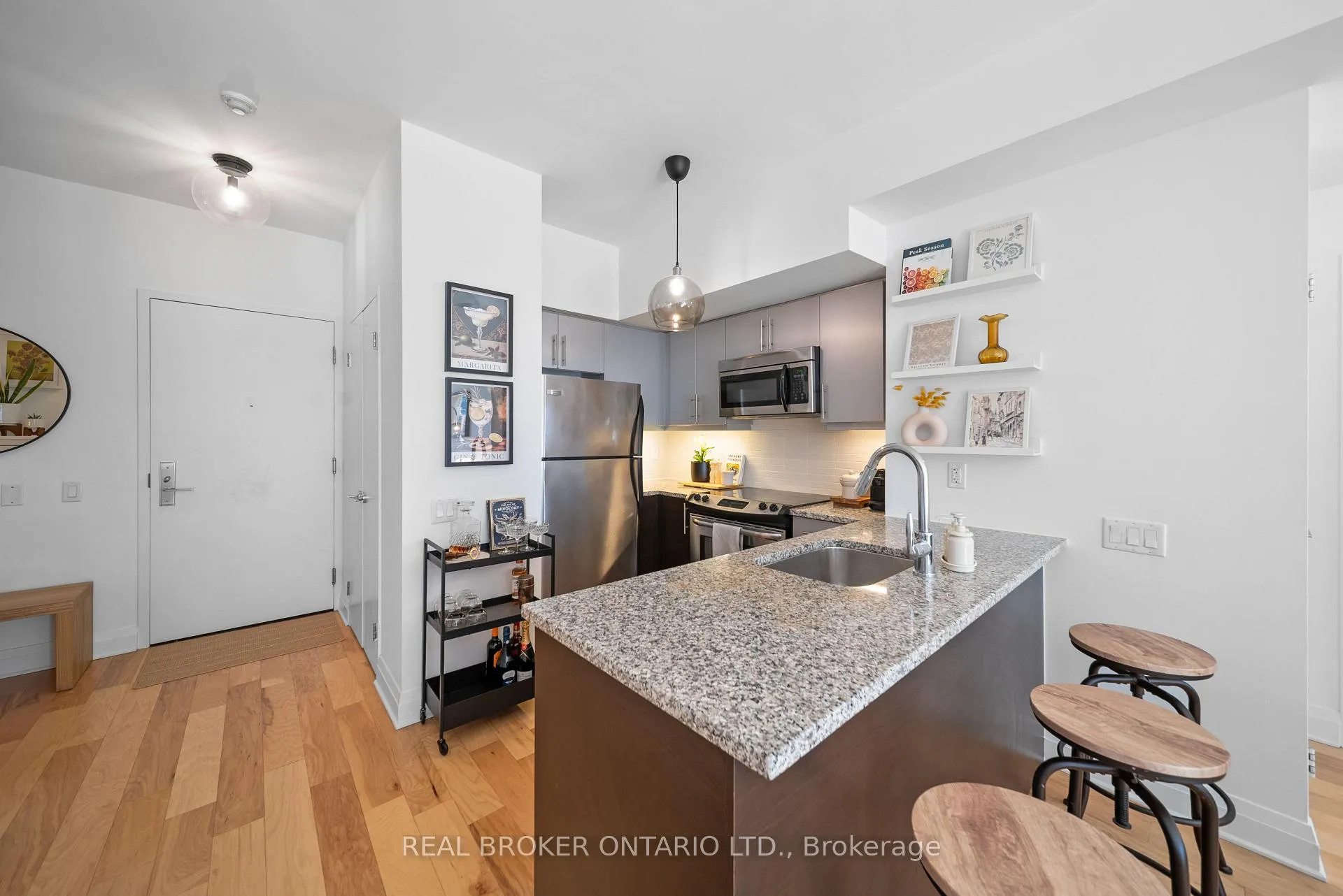 Photo 6 of Unit 1305, 83 Redpath Avenue, Toronto, Mount Pleasant West — HOMEH