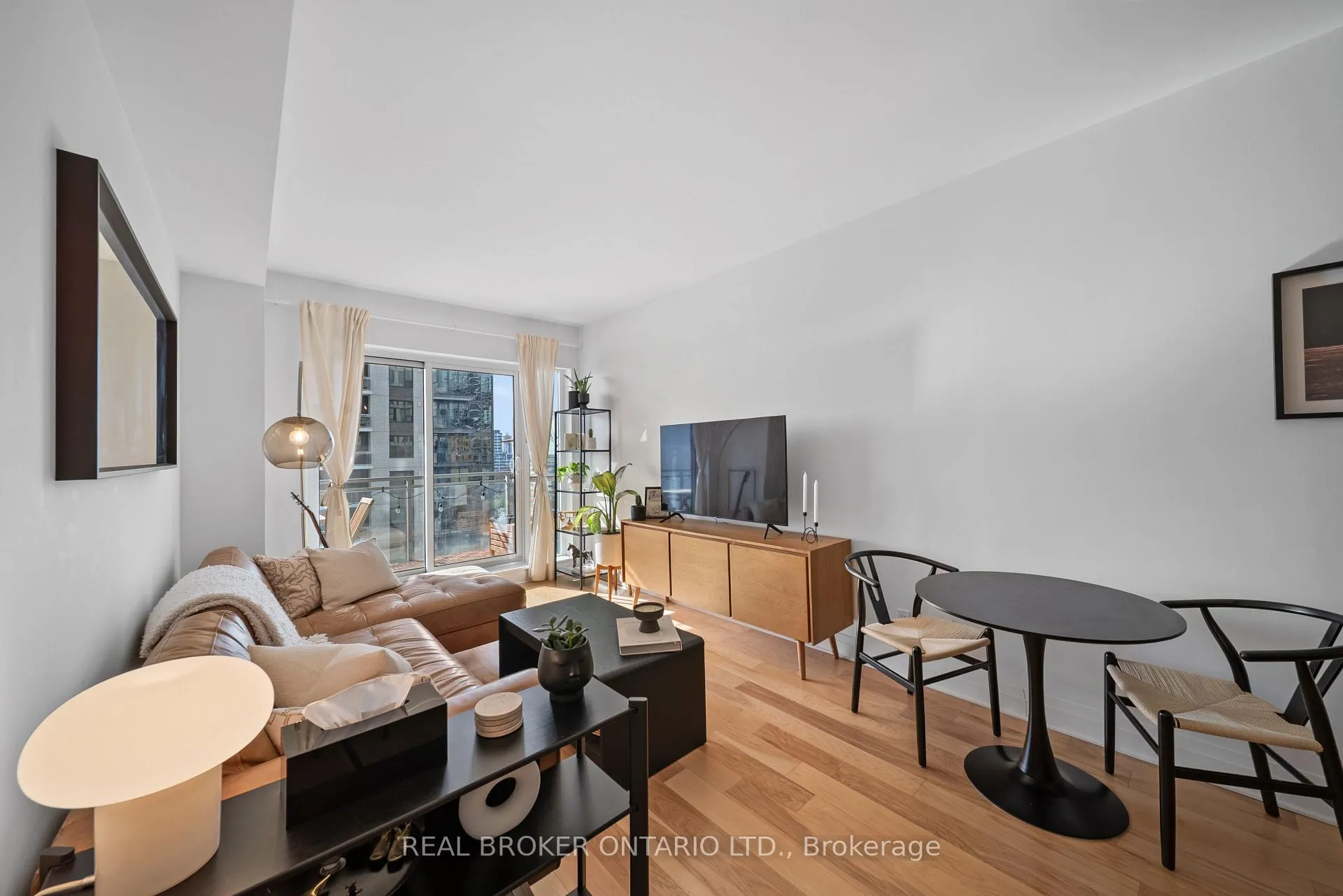 Photo 8 of Unit 1305, 83 Redpath Avenue, Toronto, Mount Pleasant West — HOMEH