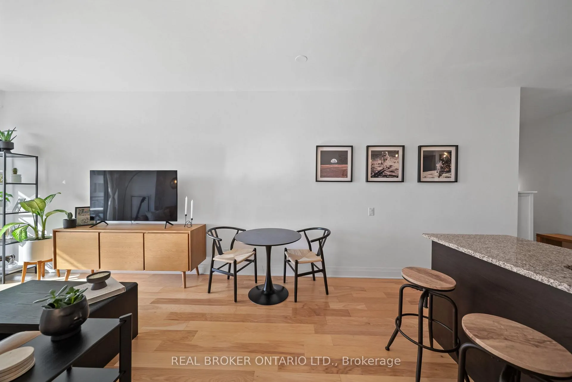 Photo 9 of Unit 1305, 83 Redpath Avenue, Toronto, Mount Pleasant West — HOMEH