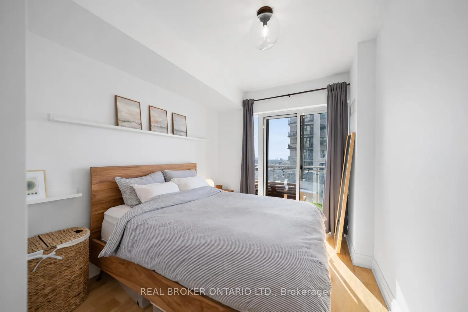 Photo 11 of Unit 1305, 83 Redpath Avenue, Toronto, Mount Pleasant West — HOMEH