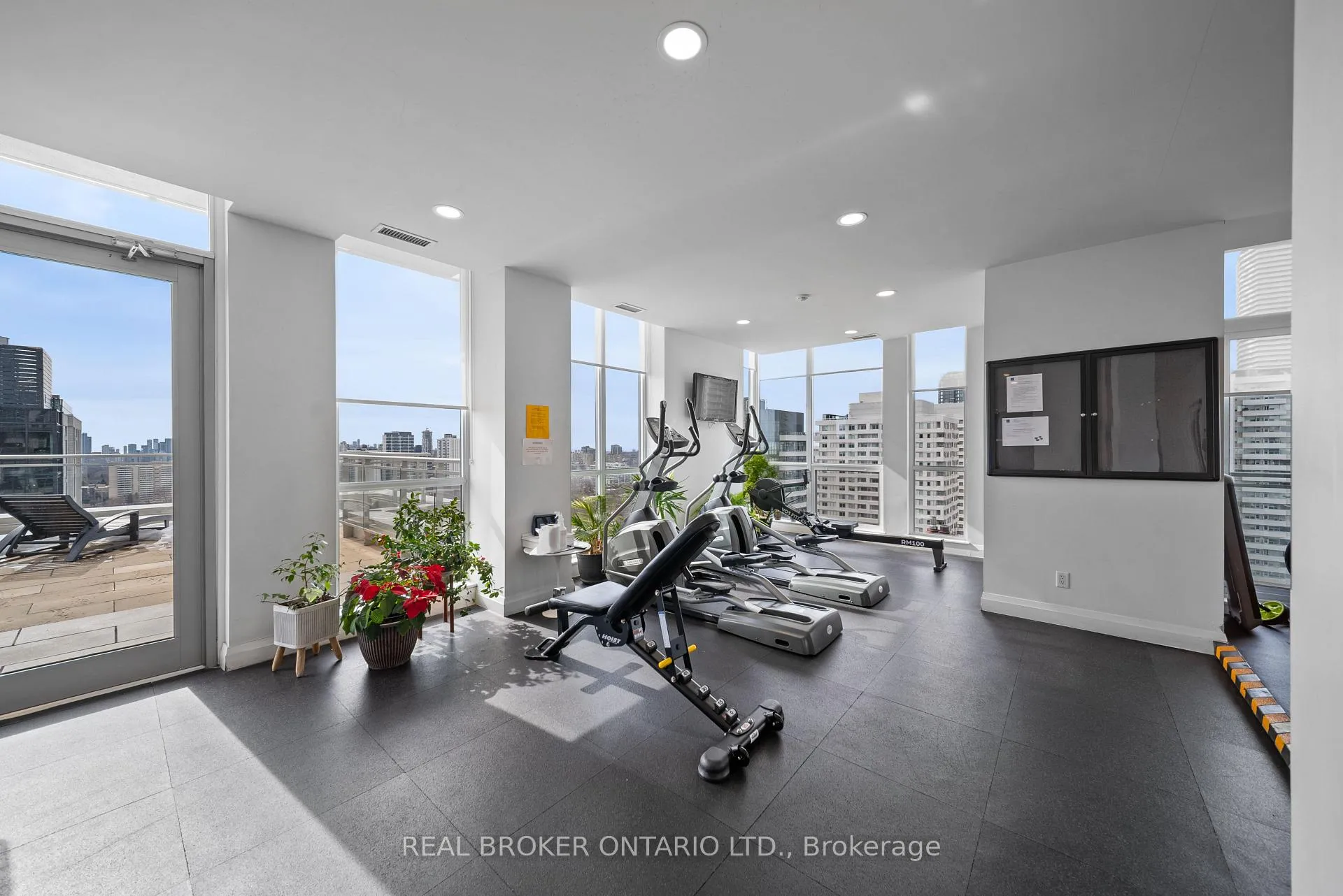 Photo 23 of Unit 1305, 83 Redpath Avenue, Toronto, Mount Pleasant West — HOMEH