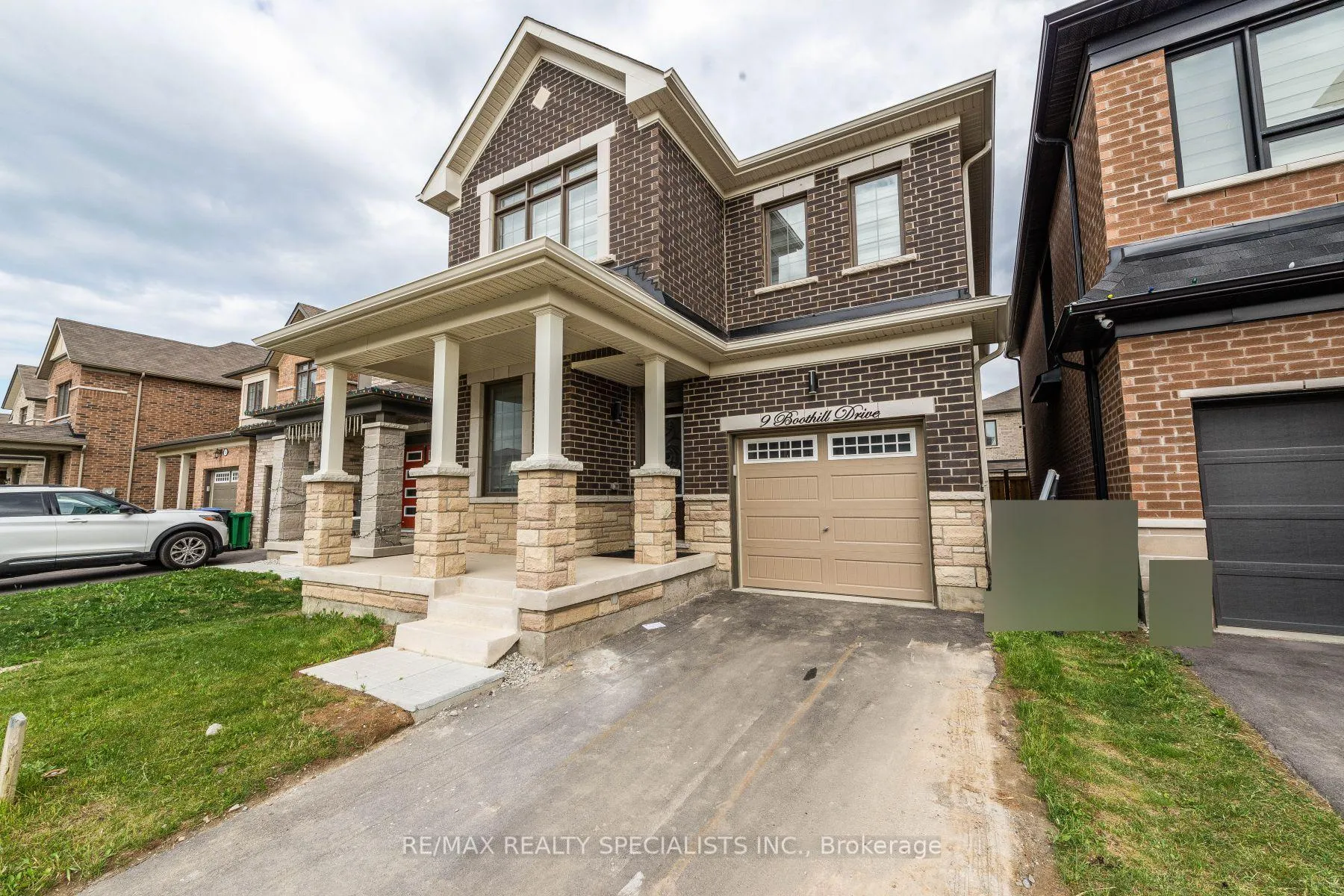 Photo 2 of 9 Boothill Drive, Brampton, Northwest Brampton — HOMEH