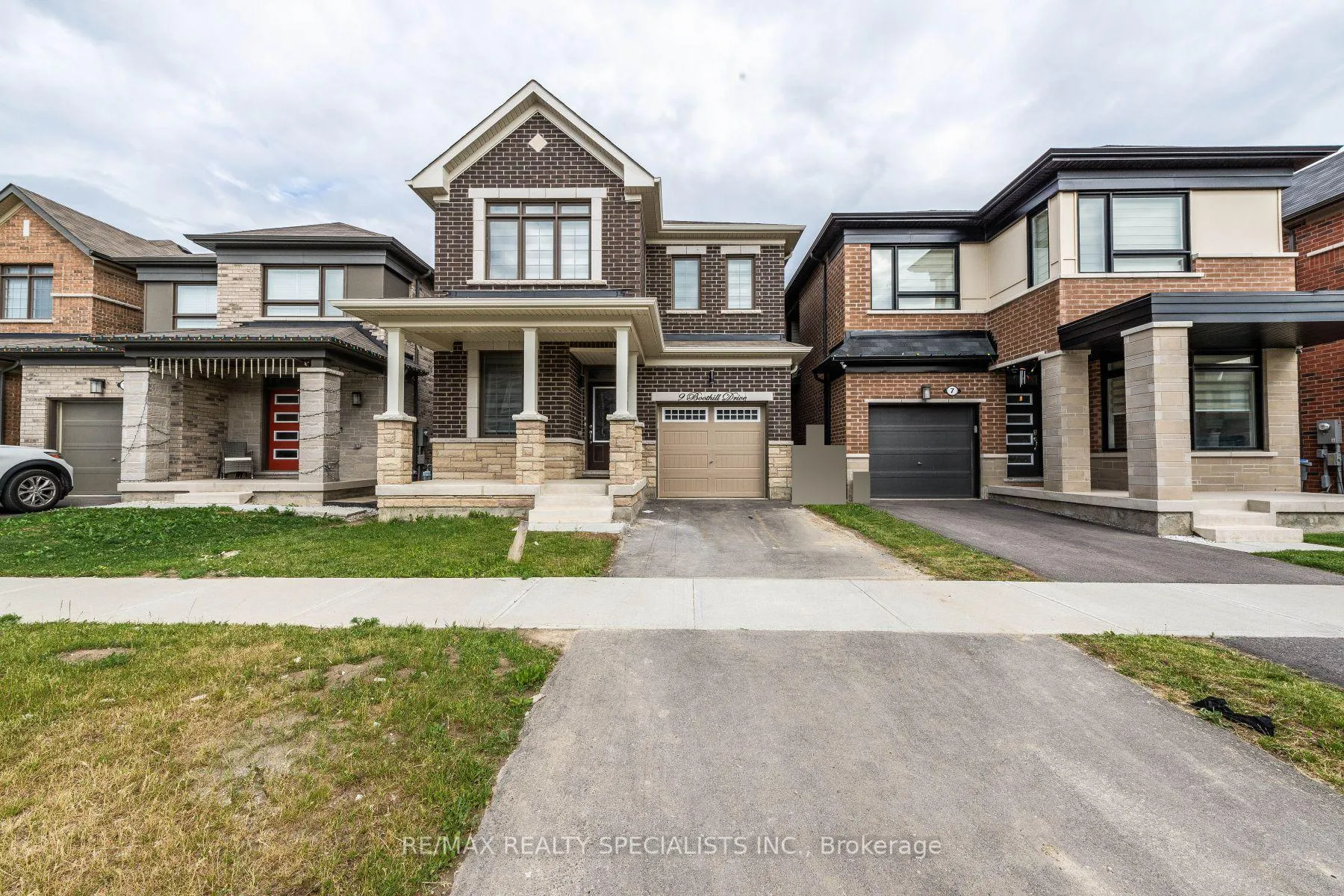 Photo 3 of 9 Boothill Drive, Brampton, Northwest Brampton — HOMEH