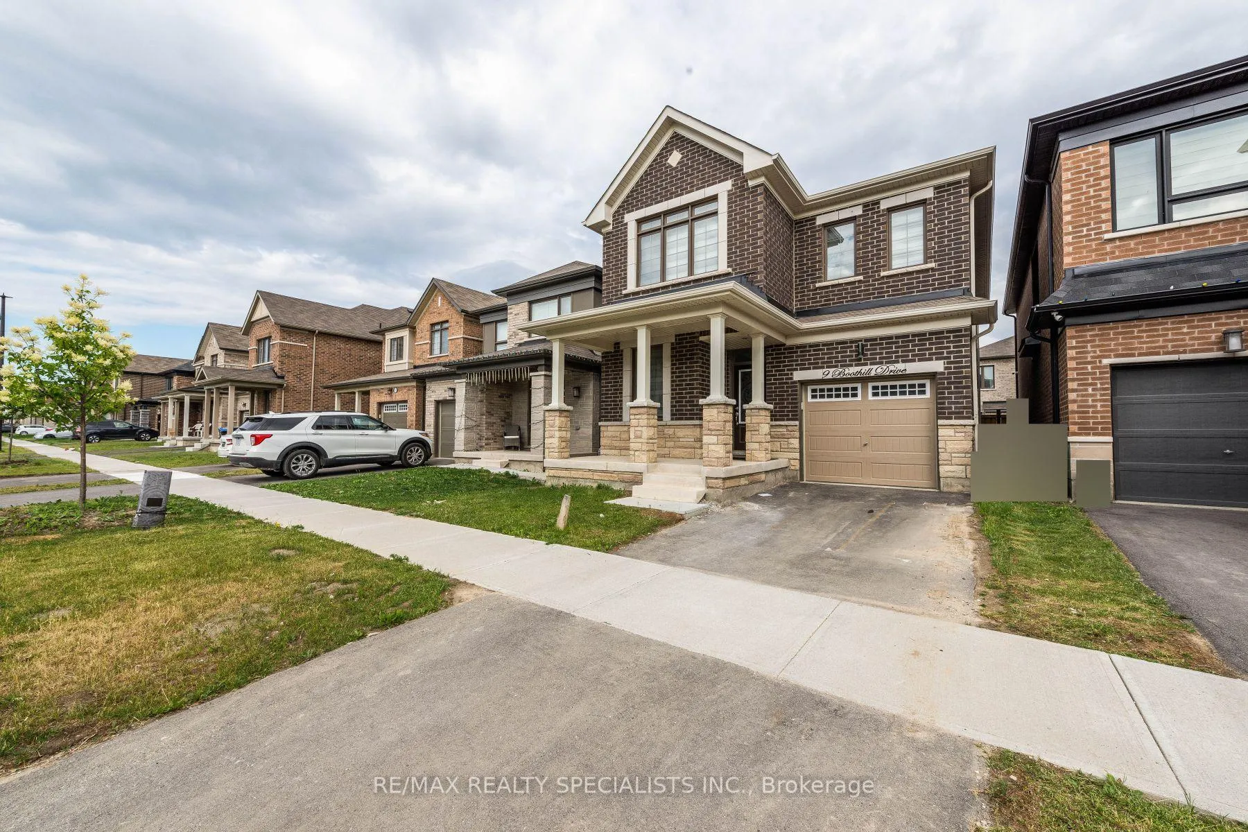 Photo 4 of 9 Boothill Drive, Brampton, Northwest Brampton — HOMEH