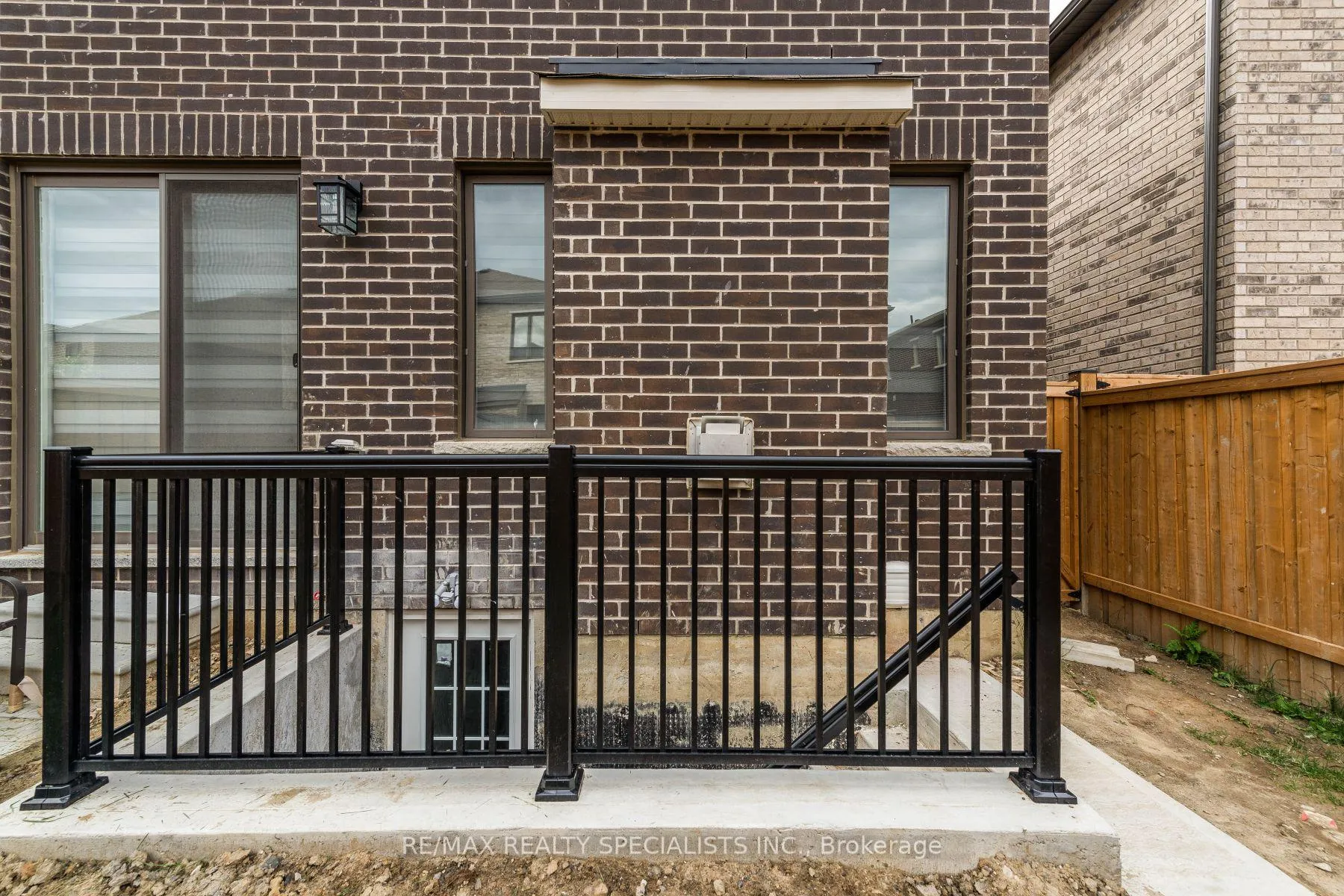 Photo 5 of 9 Boothill Drive, Brampton, Northwest Brampton — HOMEH