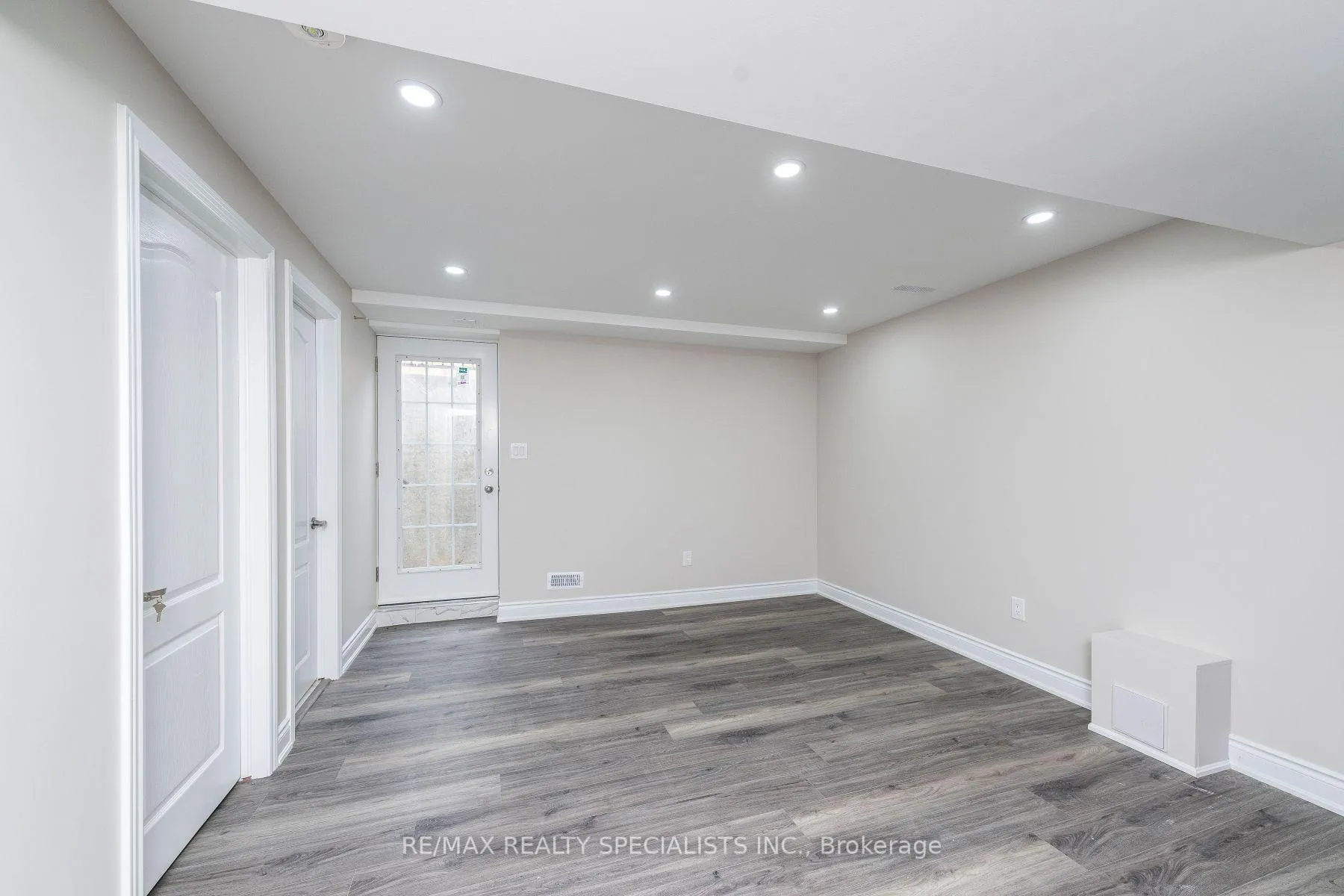 Photo 8 of 9 Boothill Drive, Brampton, Northwest Brampton — HOMEH