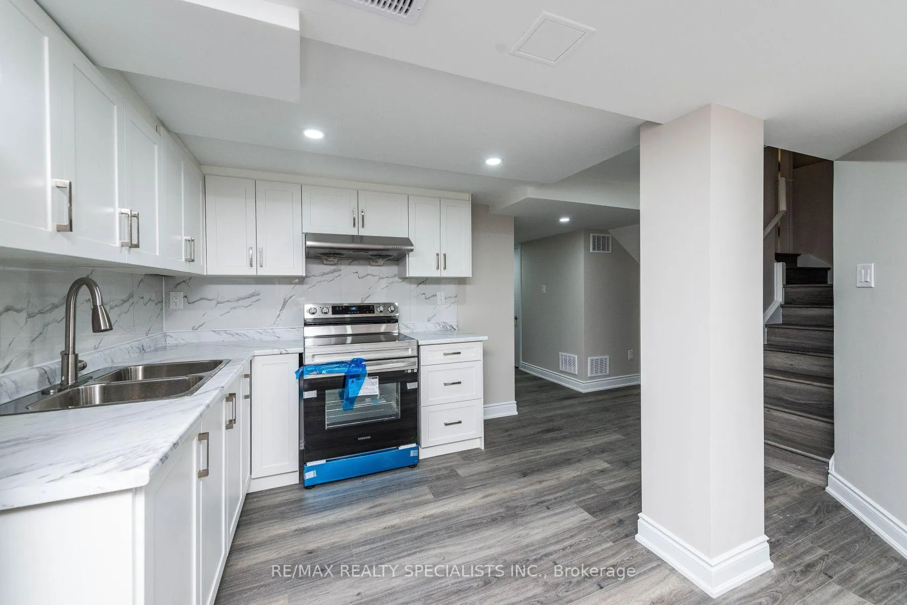 Photo 12 of 9 Boothill Drive, Brampton, Northwest Brampton — HOMEH