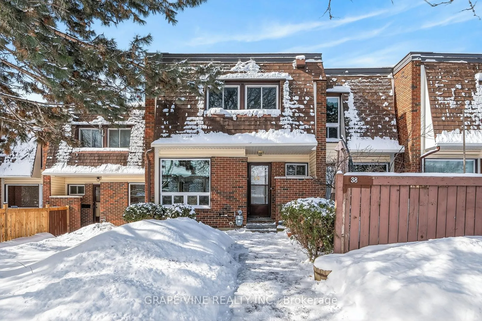 Photo 2 of Unit 38, 2939 Fairlea Crescent, Ottawa, Heron Gate/Industrial Park — HOMEH