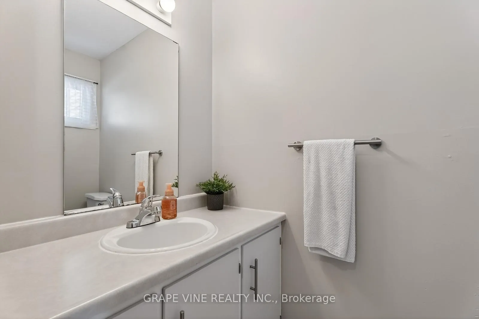Photo 11 of Unit 38, 2939 Fairlea Crescent, Ottawa, Heron Gate/Industrial Park — HOMEH