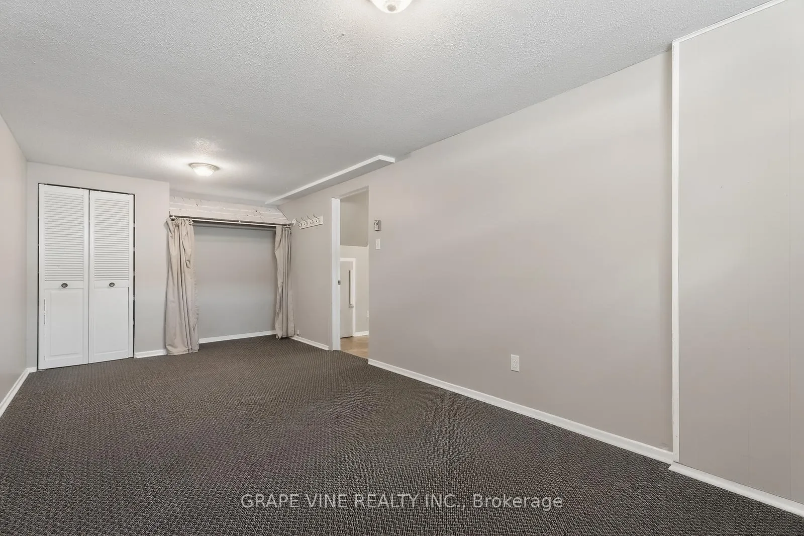 Photo 34 of Unit 38, 2939 Fairlea Crescent, Ottawa, Heron Gate/Industrial Park — HOMEH