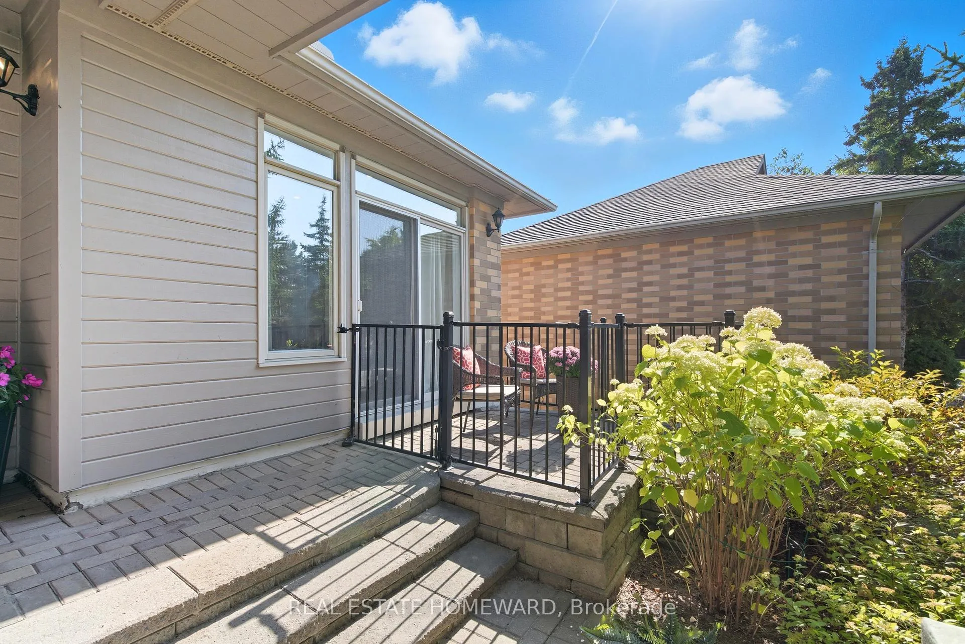 Photo 4 of 11 Loon Harbour Way, Markham, Greensborough — HOMEH