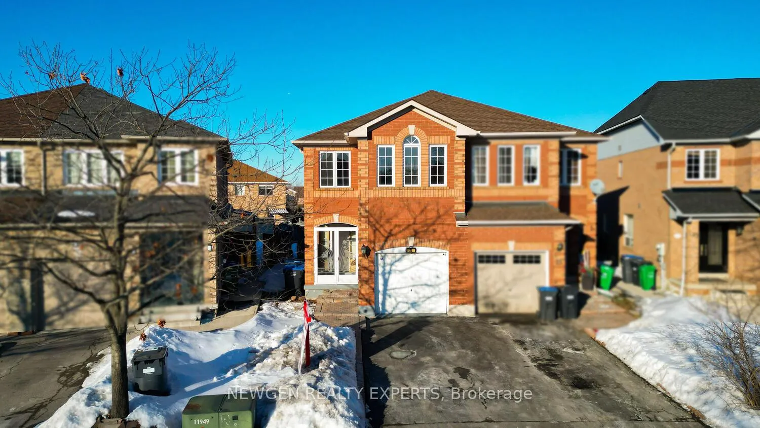 Photo 2 of 23 Whiteface Crescent, Brampton, Fletcher's Meadow — HOMEH