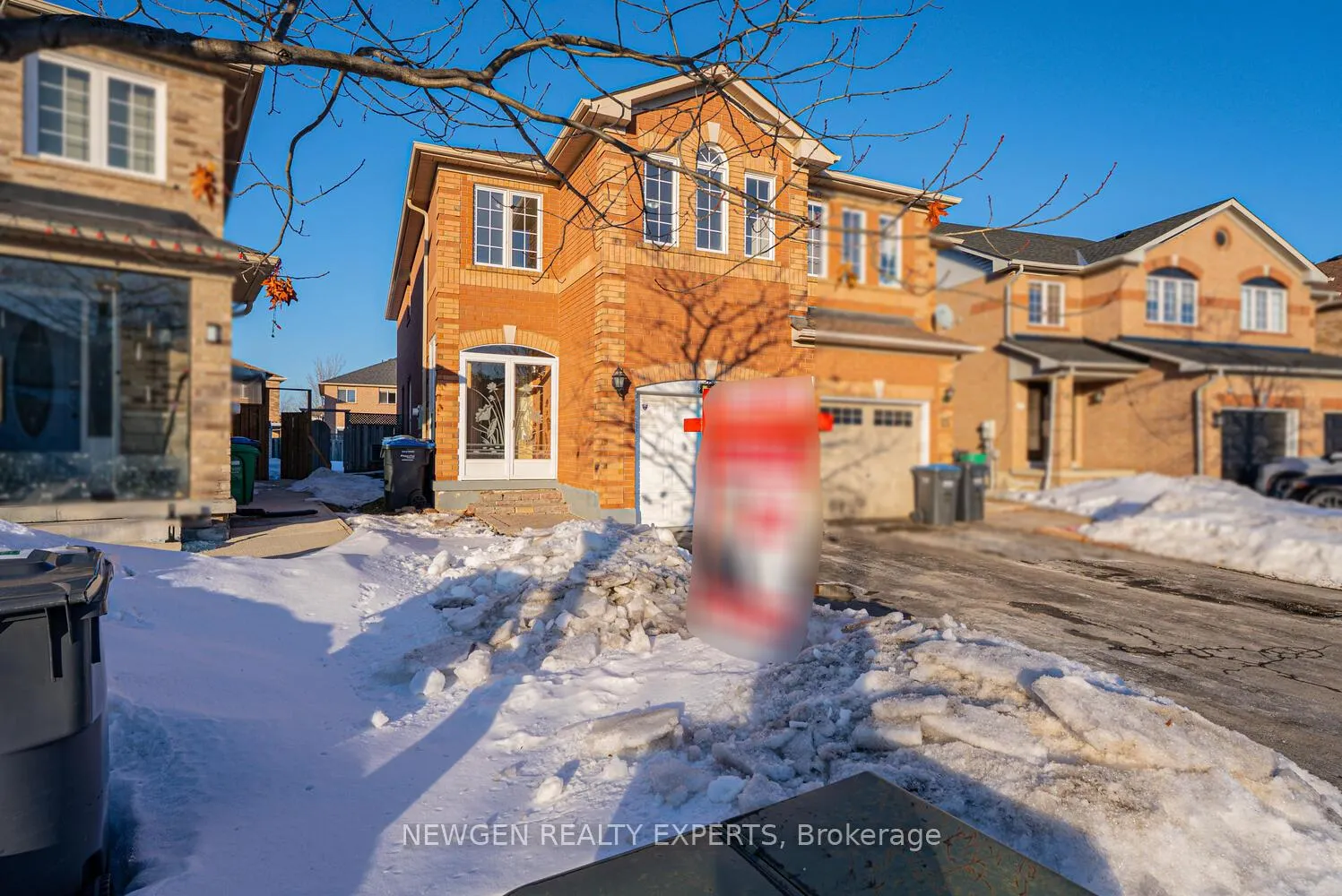 Photo 3 of 23 Whiteface Crescent, Brampton, Fletcher's Meadow — HOMEH