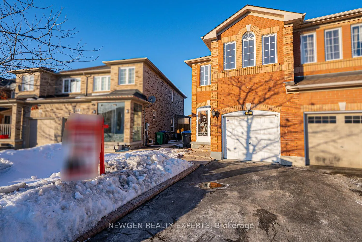 Photo 5 of 23 Whiteface Crescent, Brampton, Fletcher's Meadow — HOMEH