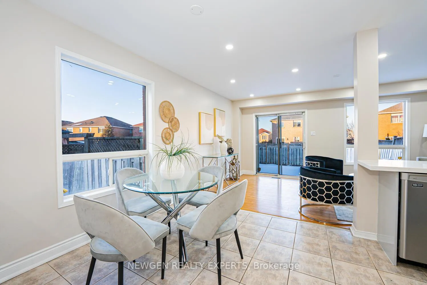 Photo 15 of 23 Whiteface Crescent, Brampton, Fletcher's Meadow — HOMEH