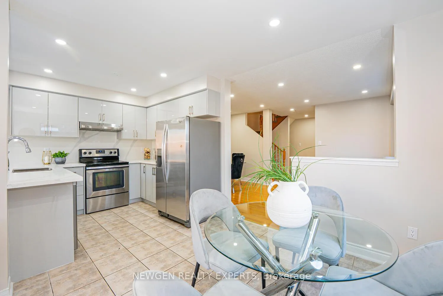 Photo 17 of 23 Whiteface Crescent, Brampton, Fletcher's Meadow — HOMEH