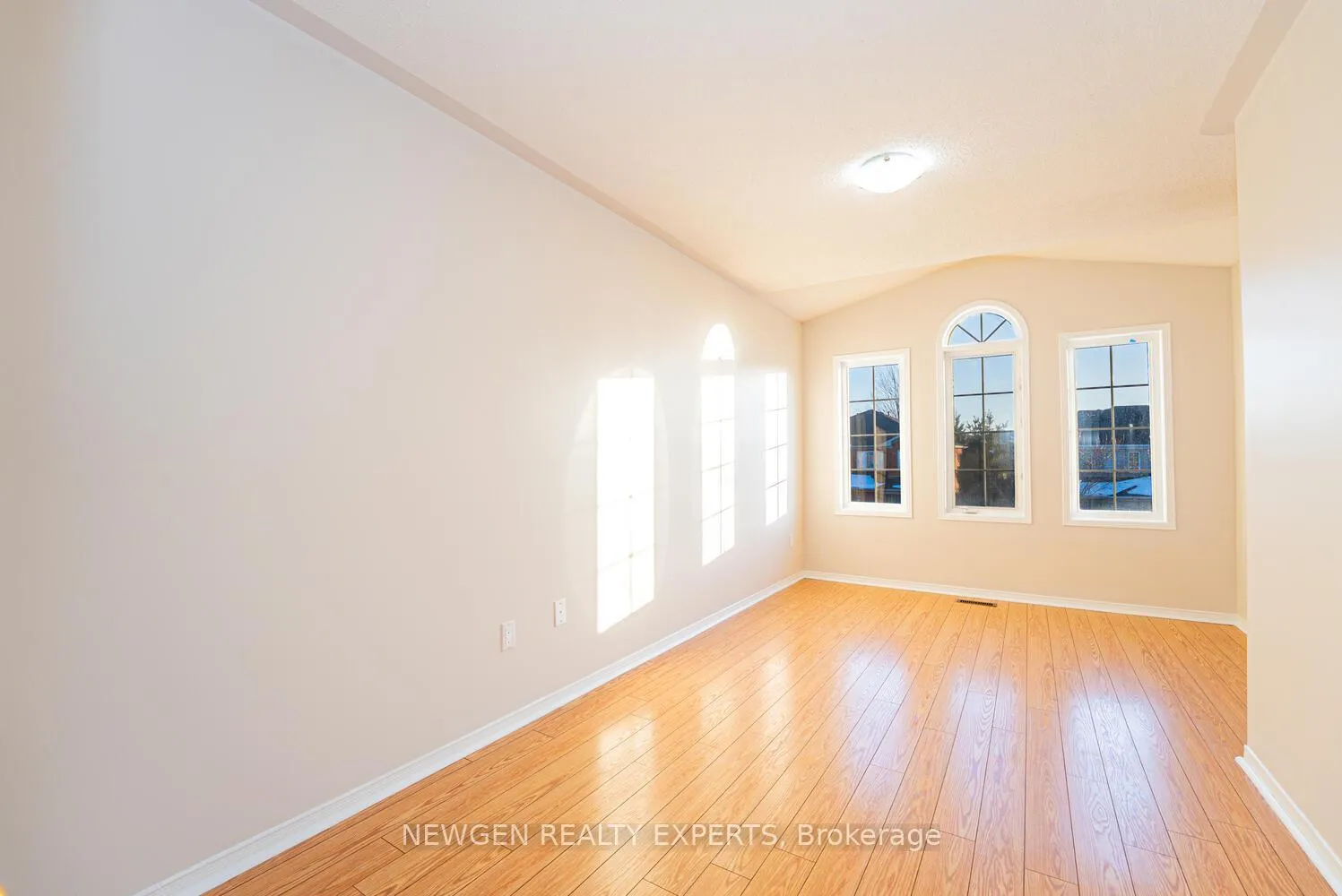 Photo 37 of 23 Whiteface Crescent, Brampton, Fletcher's Meadow — HOMEH