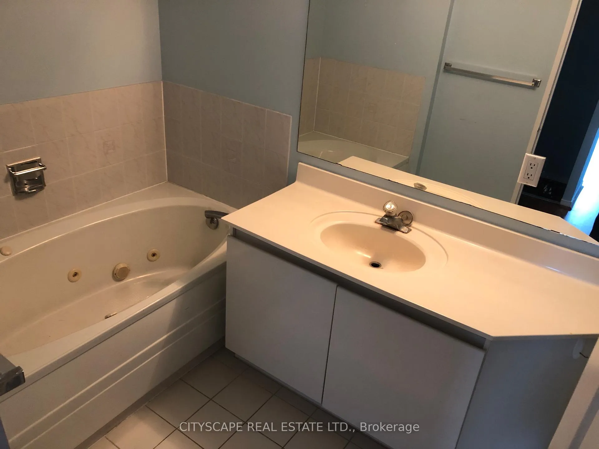 Photo 11 of Unit 1014, 7825 Bayview Avenue, Markham, Aileen-Willowbrook — HOMEH