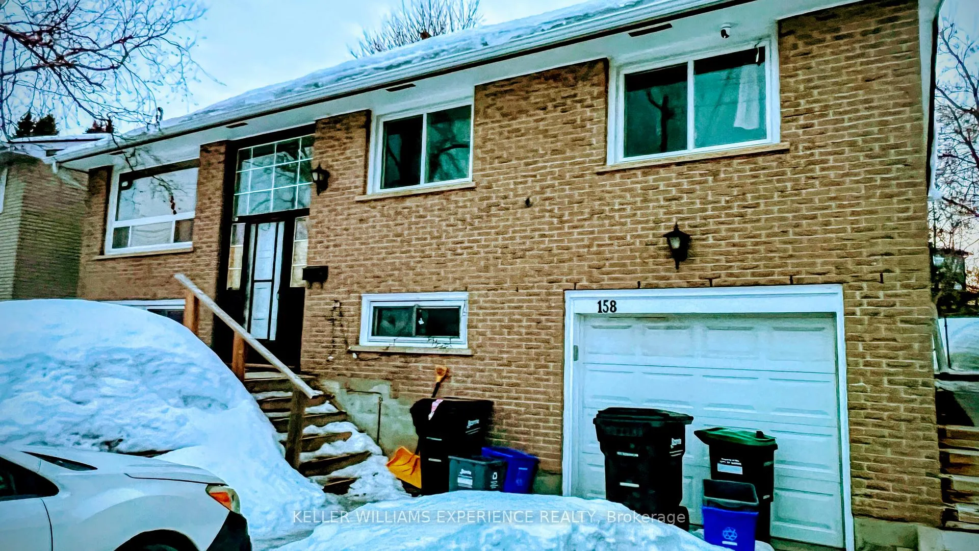 Front of 158 Cundles Road E