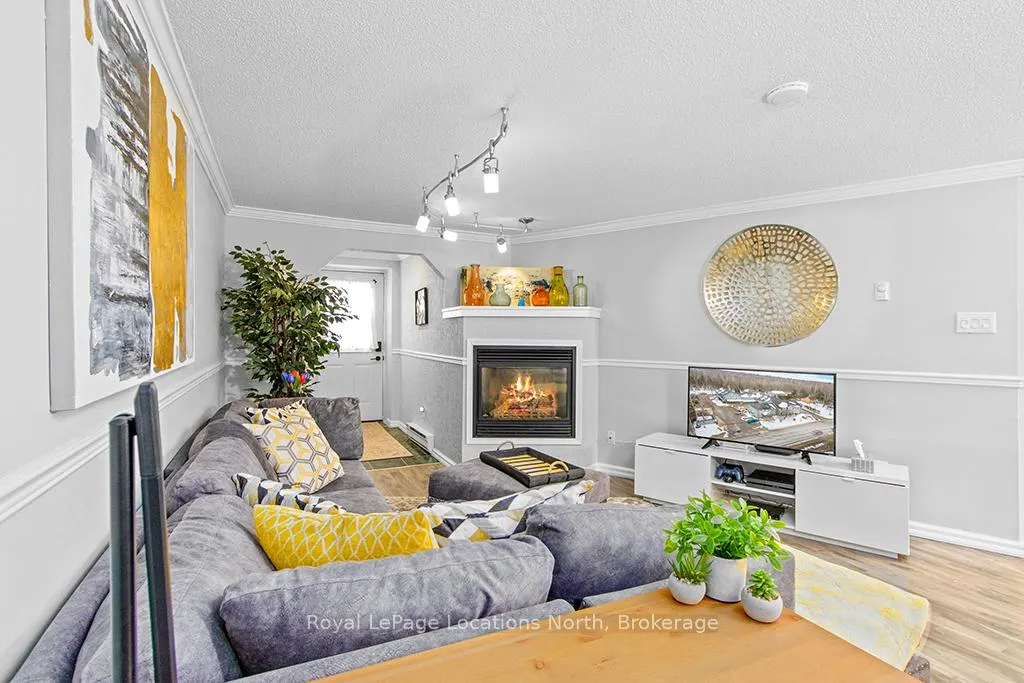 Photo 5 of Unit 3, 891 River Road W, Wasaga Beach — HOMEH