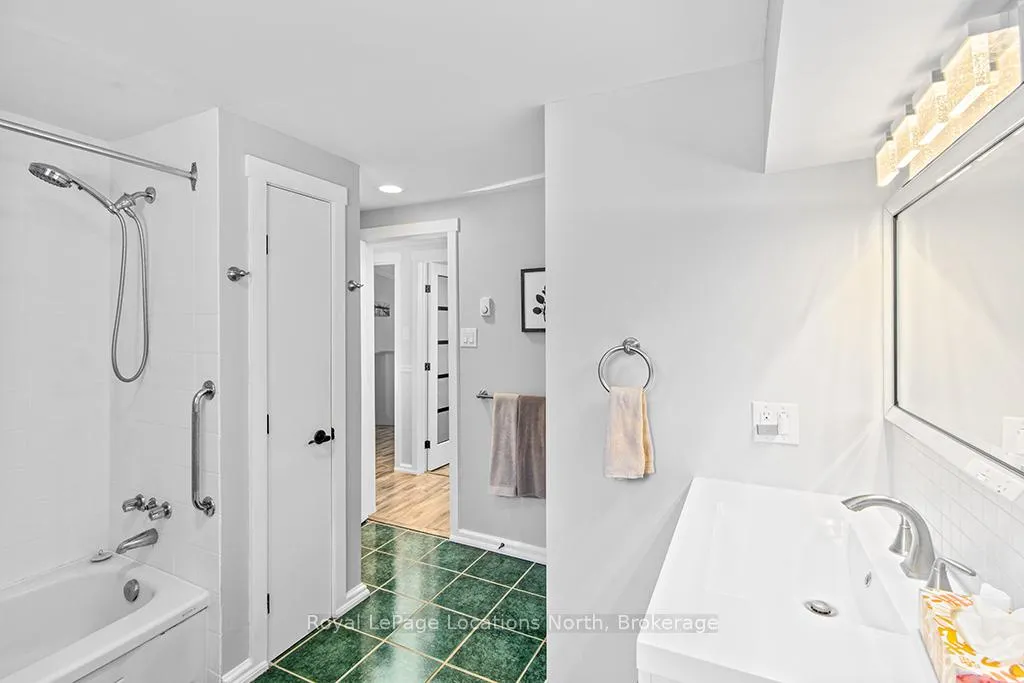 Photo 21 of Unit 3, 891 River Road W, Wasaga Beach — HOMEH