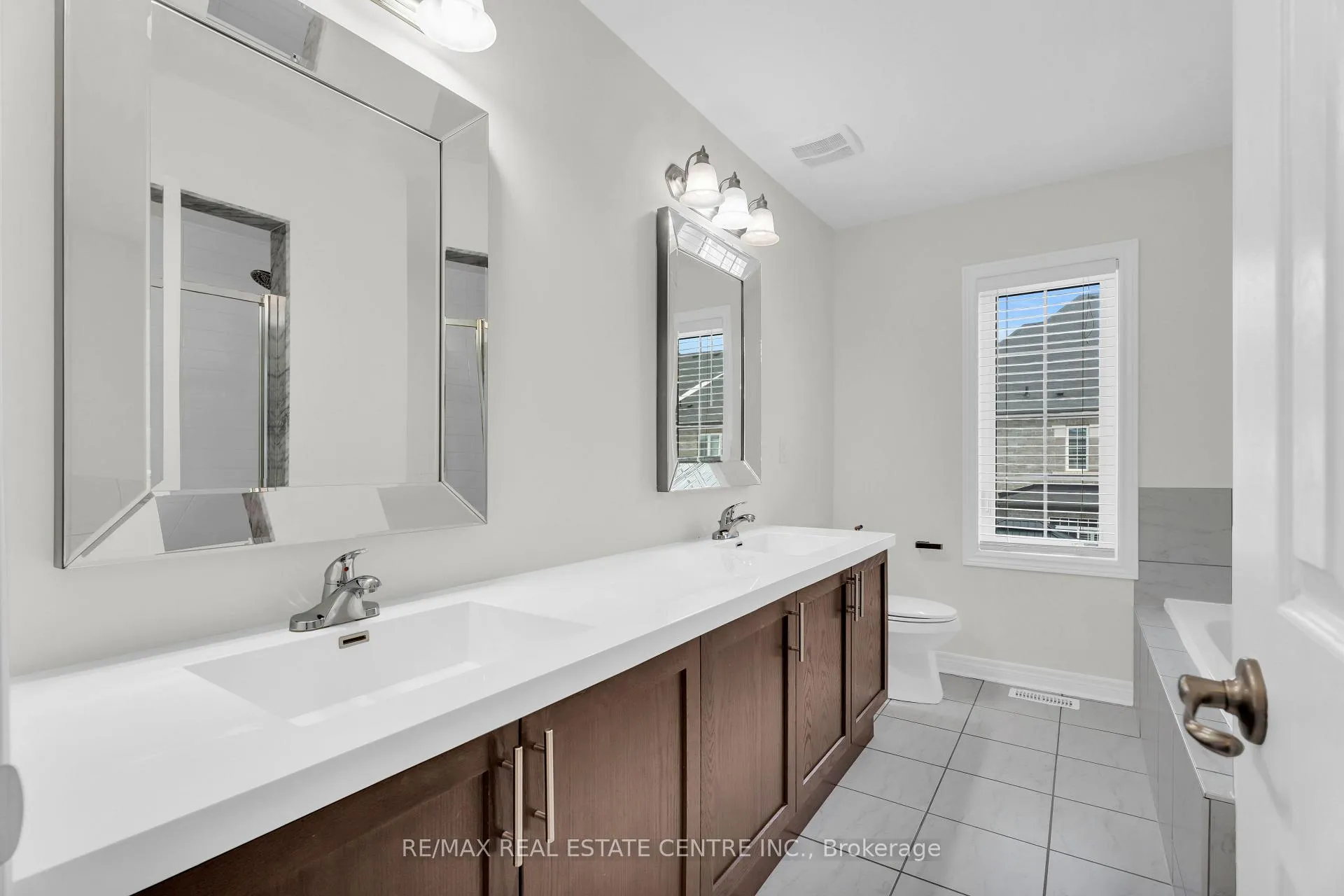 Photo 33 of 1 Perdita Road, Brampton, Bram West — HOMEH