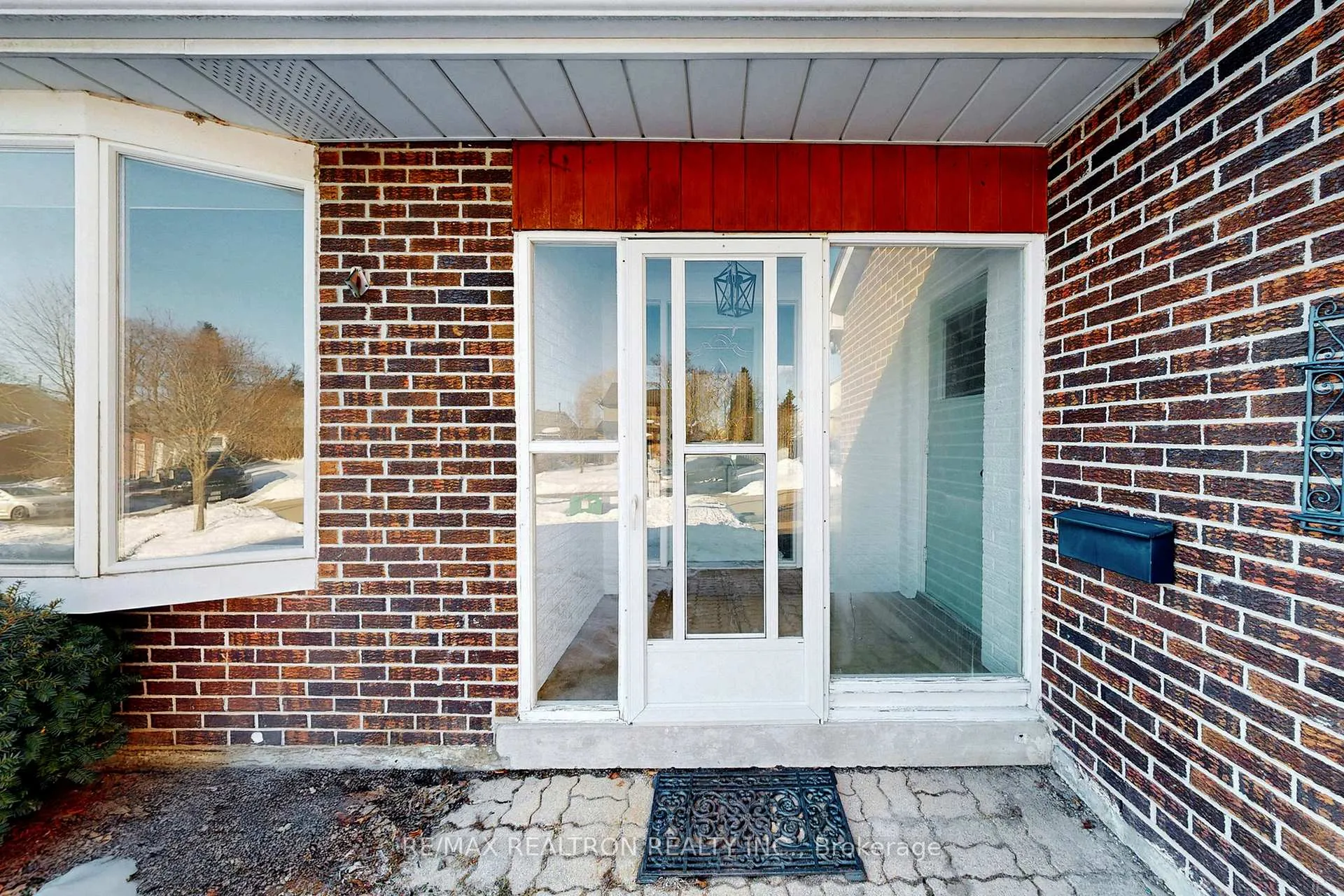 Photo 4 of 32 Panter Crescent, Ajax, South West — HOMEH