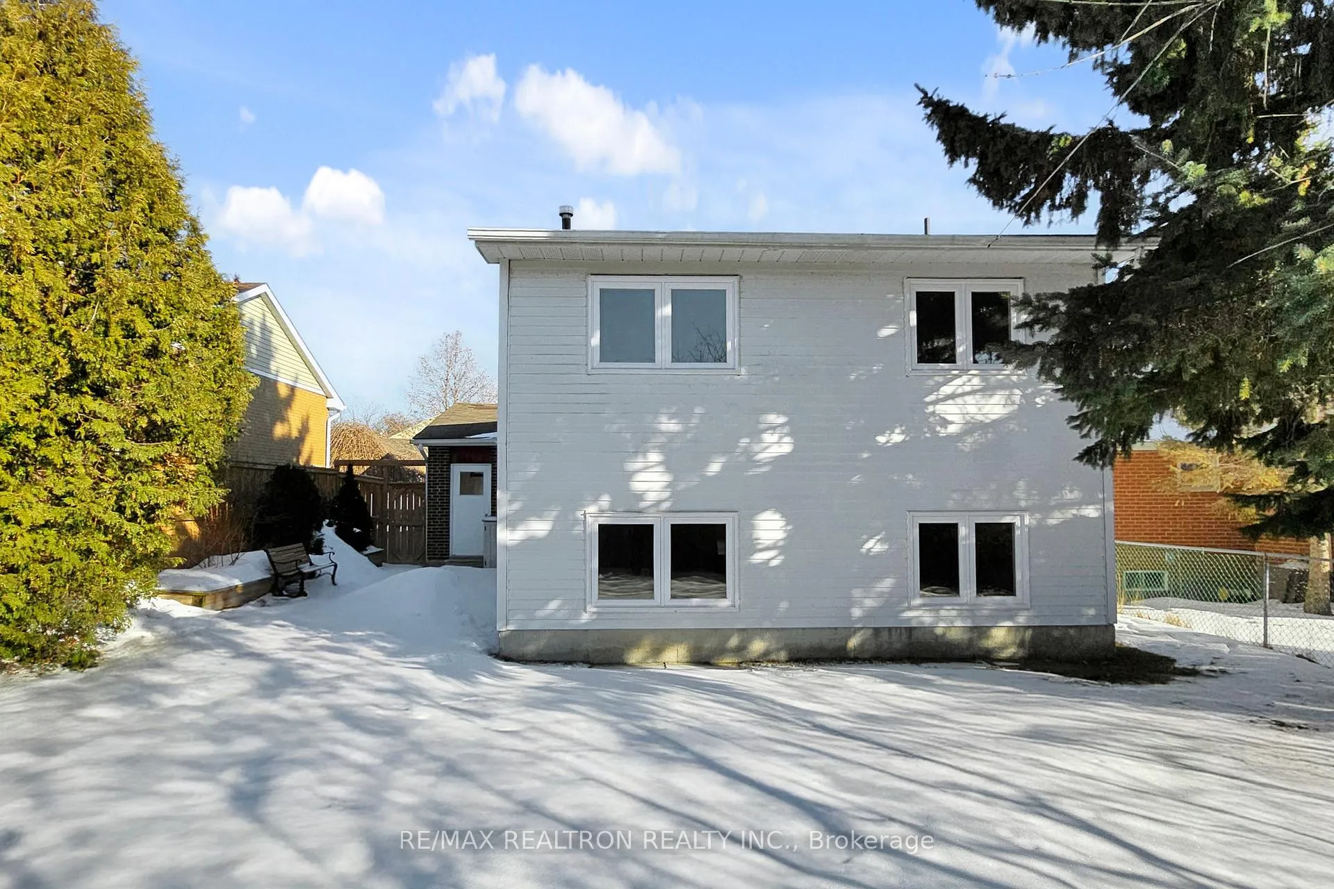 Photo 48 of 32 Panter Crescent, Ajax, South West — HOMEH