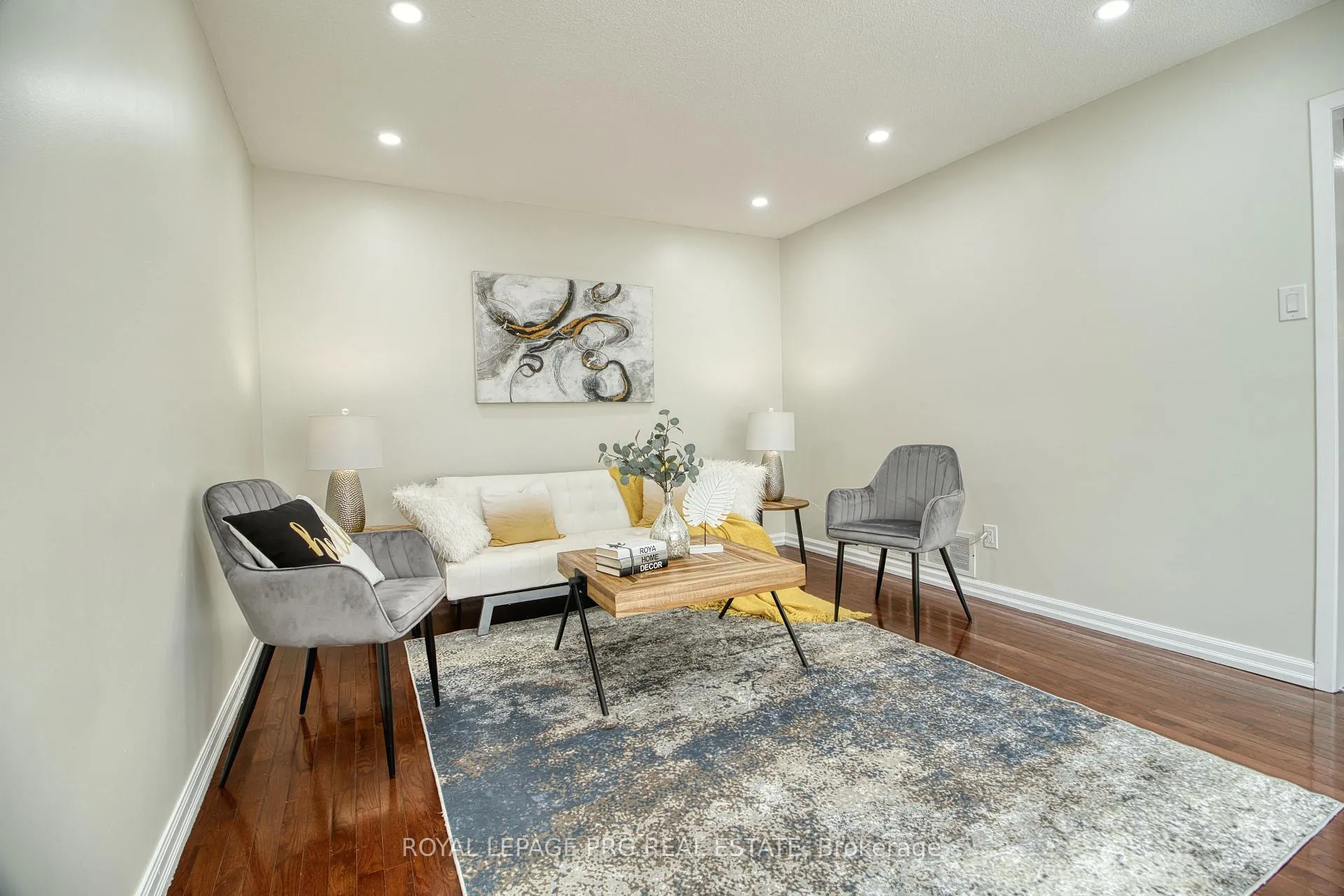 Photo 4 of Unit Upper Floor, 13 Stillwater Crescent, Brampton, Brampton West — HOMEH