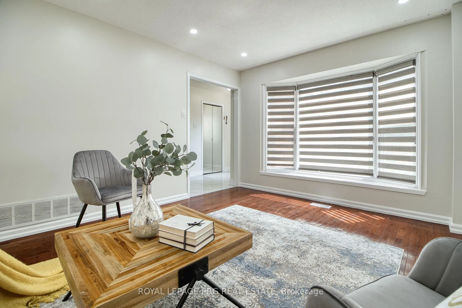 Photo 6 of Unit Upper Floor, 13 Stillwater Crescent, Brampton, Brampton West — HOMEH