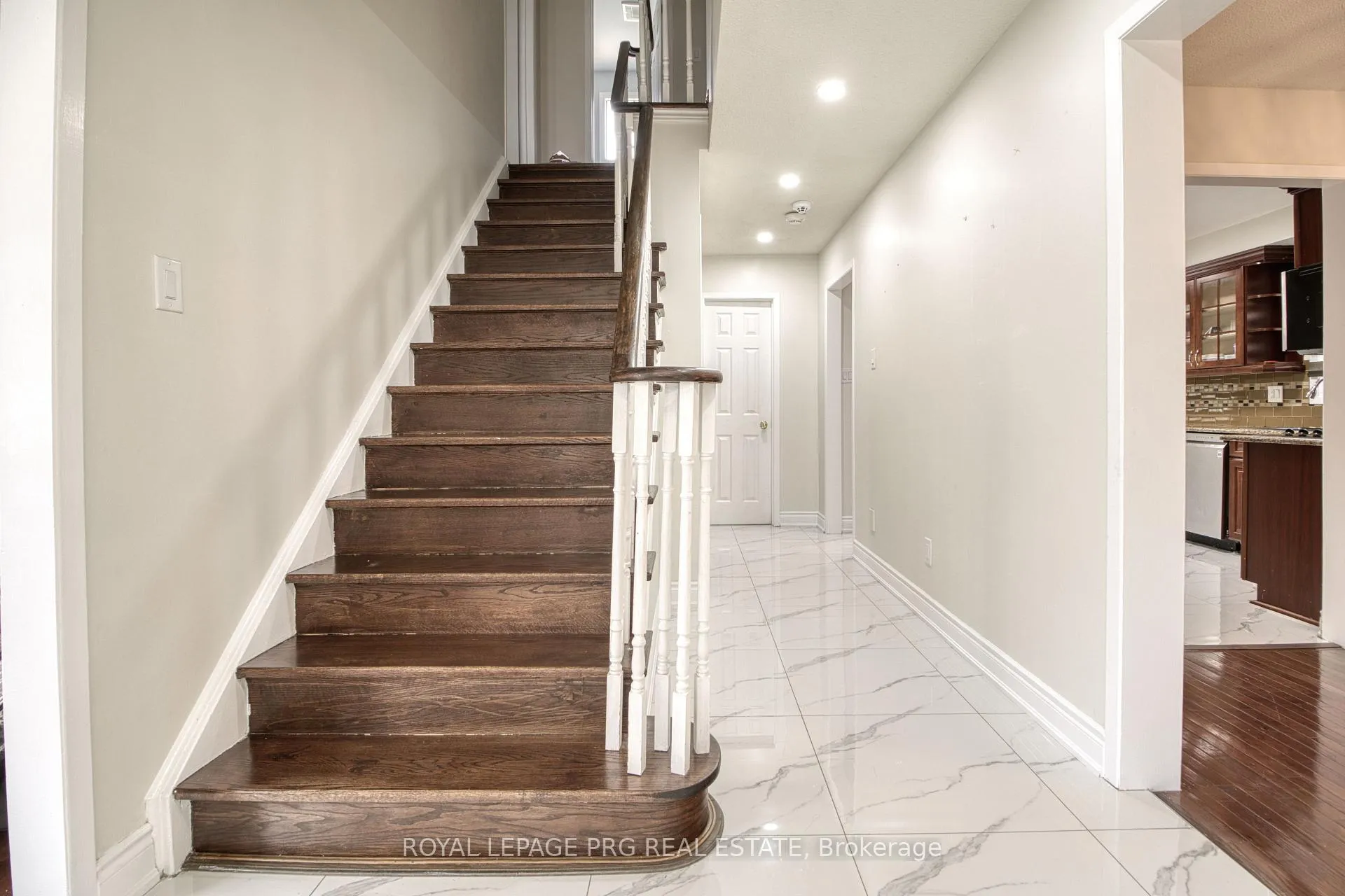 Photo 17 of Unit Upper Floor, 13 Stillwater Crescent, Brampton, Brampton West — HOMEH