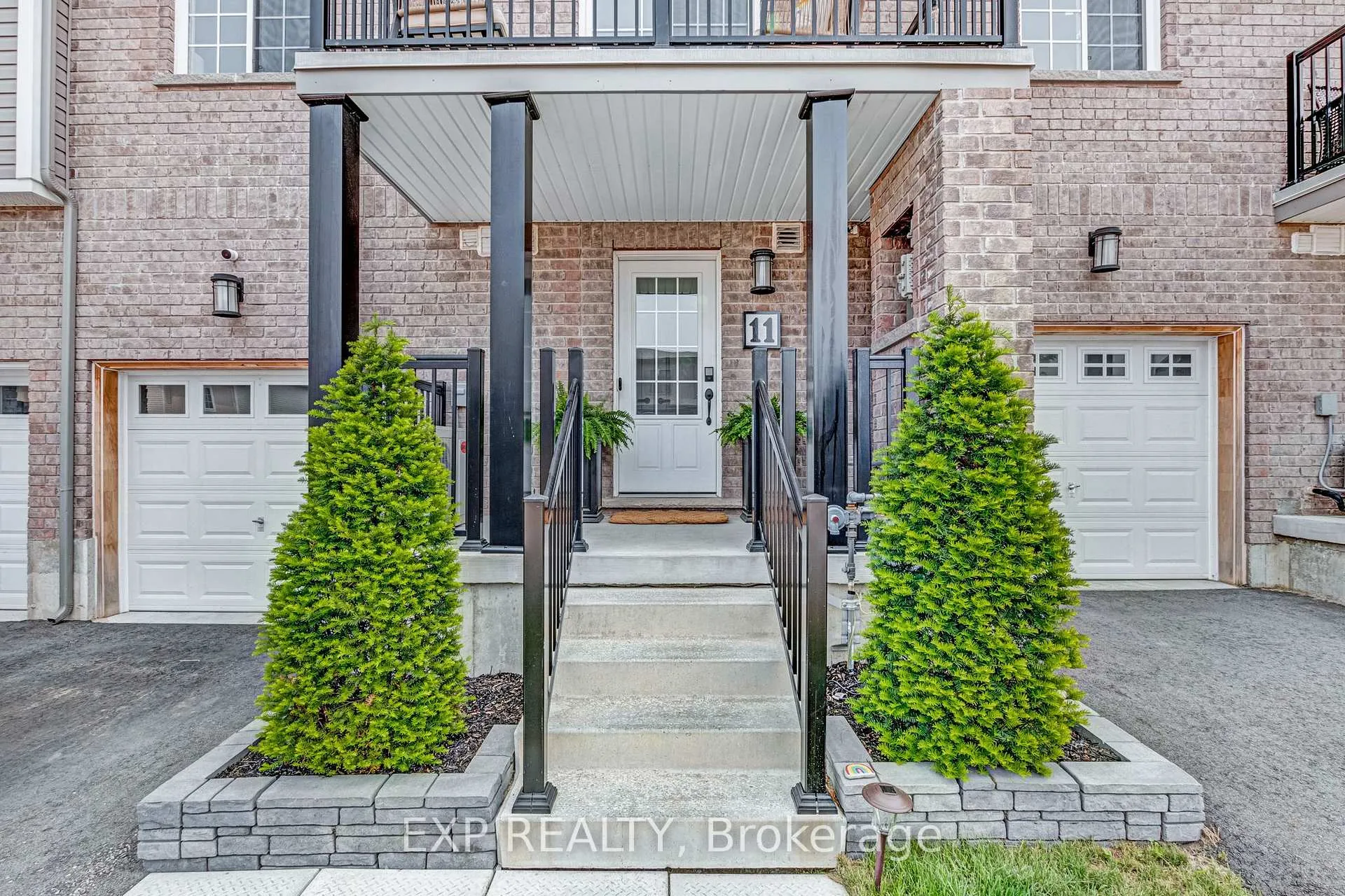 Photo 2 of 11 Kodiak Terrace, Barrie, Holly — HOMEH