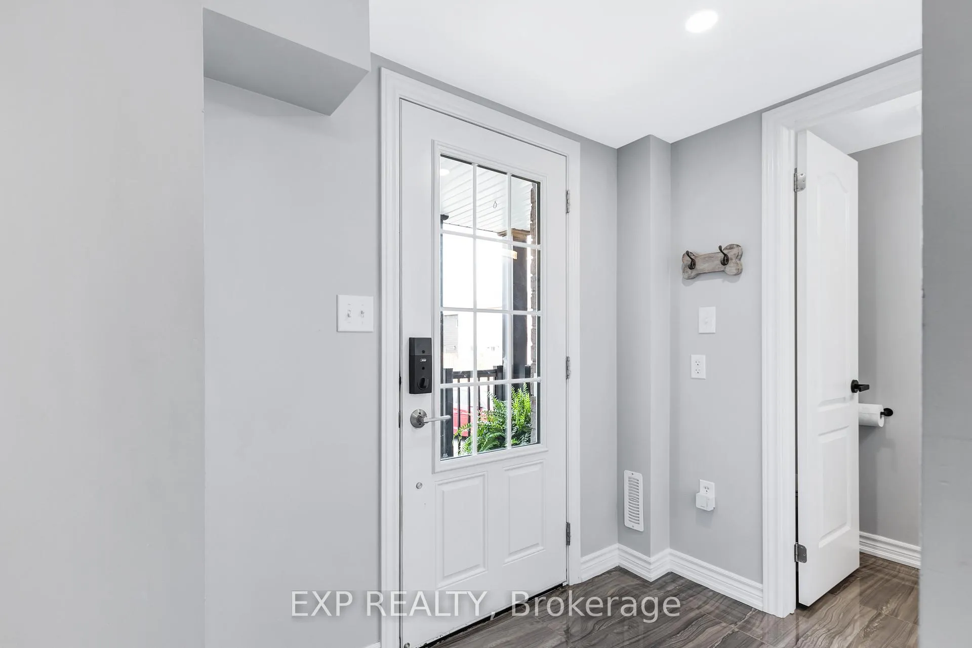 Photo 3 of 11 Kodiak Terrace, Barrie, Holly — HOMEH