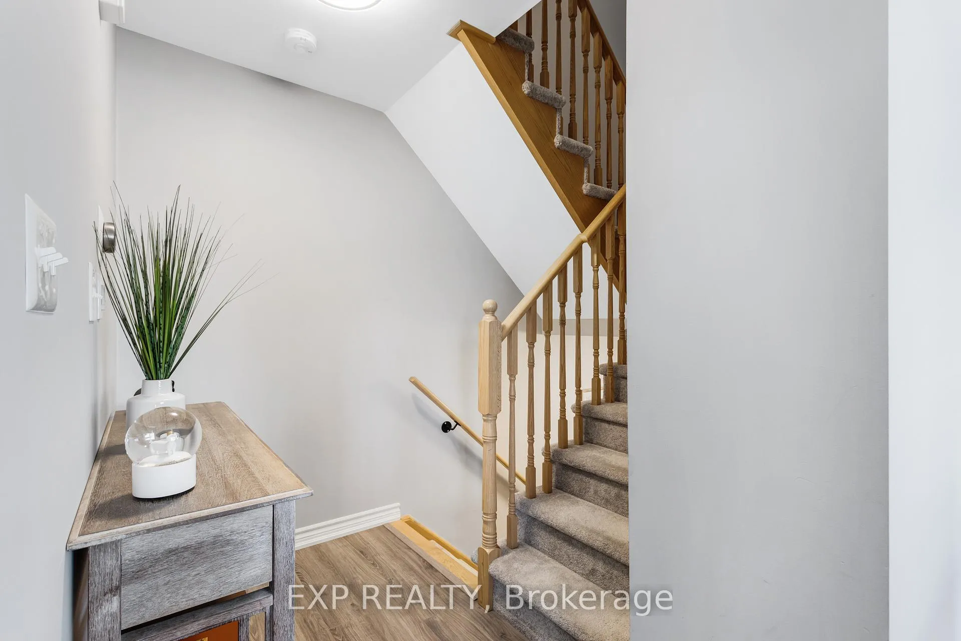 Photo 4 of 11 Kodiak Terrace, Barrie, Holly — HOMEH