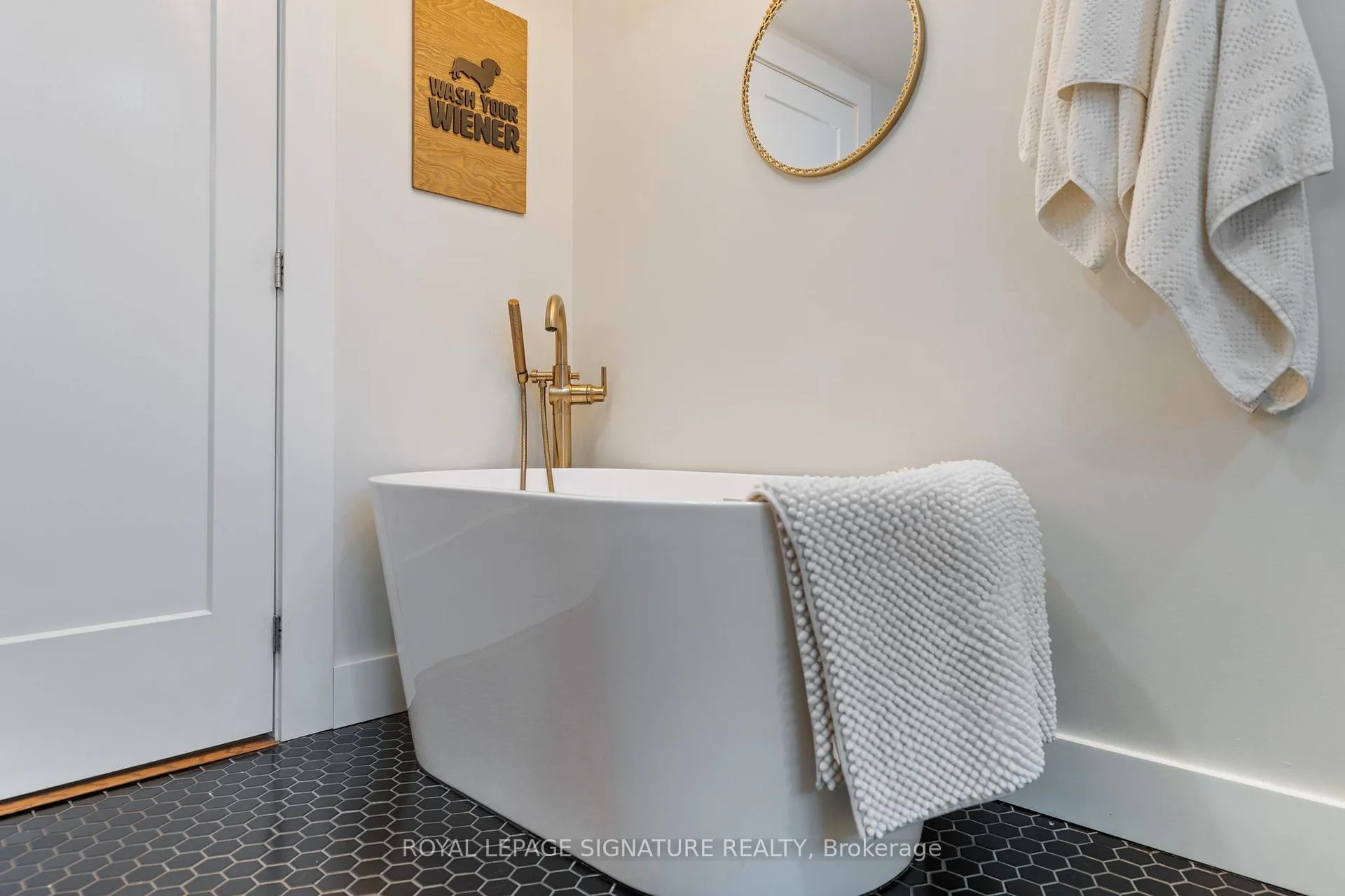 Photo 24 of 19 Gibson Drive, Norfolk, Simcoe — HOMEH