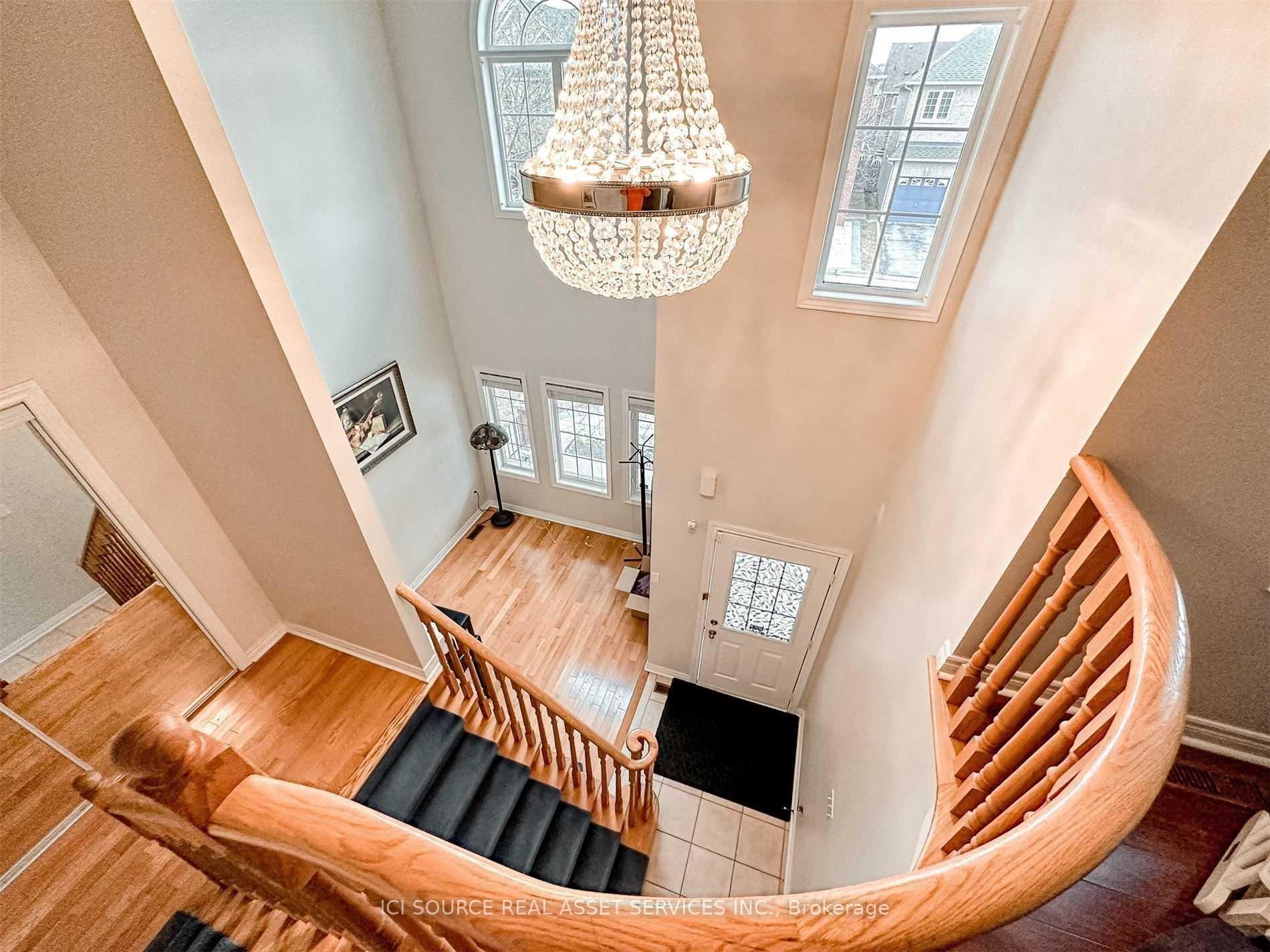 Photo 4 of 53 Westchester Crescent, Markham, Berczy — HOMEH