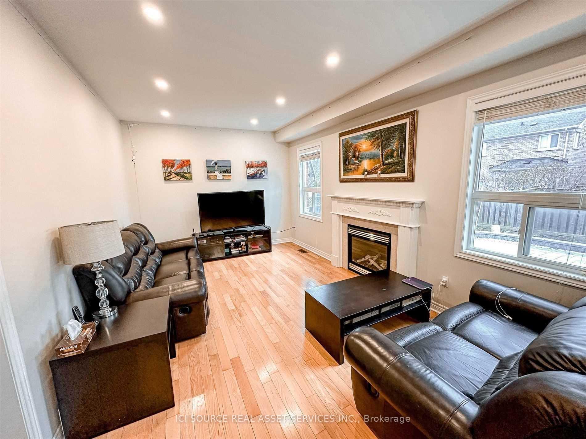 Photo 5 of 53 Westchester Crescent, Markham, Berczy — HOMEH