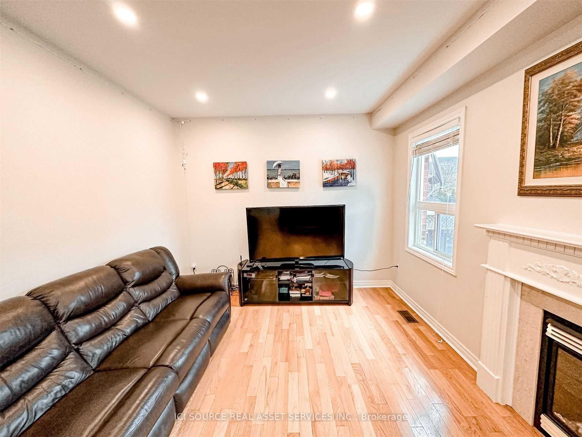 Photo 6 of 53 Westchester Crescent, Markham, Berczy — HOMEH