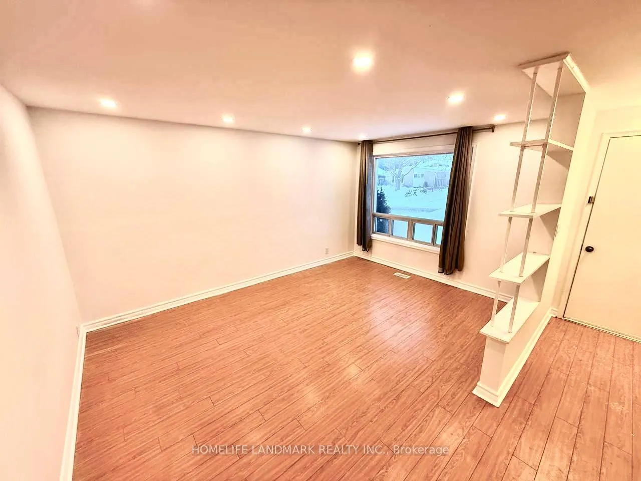 Photo 7 of 22 Knowles Crescent, Aurora, Aurora Highlands — HOMEH